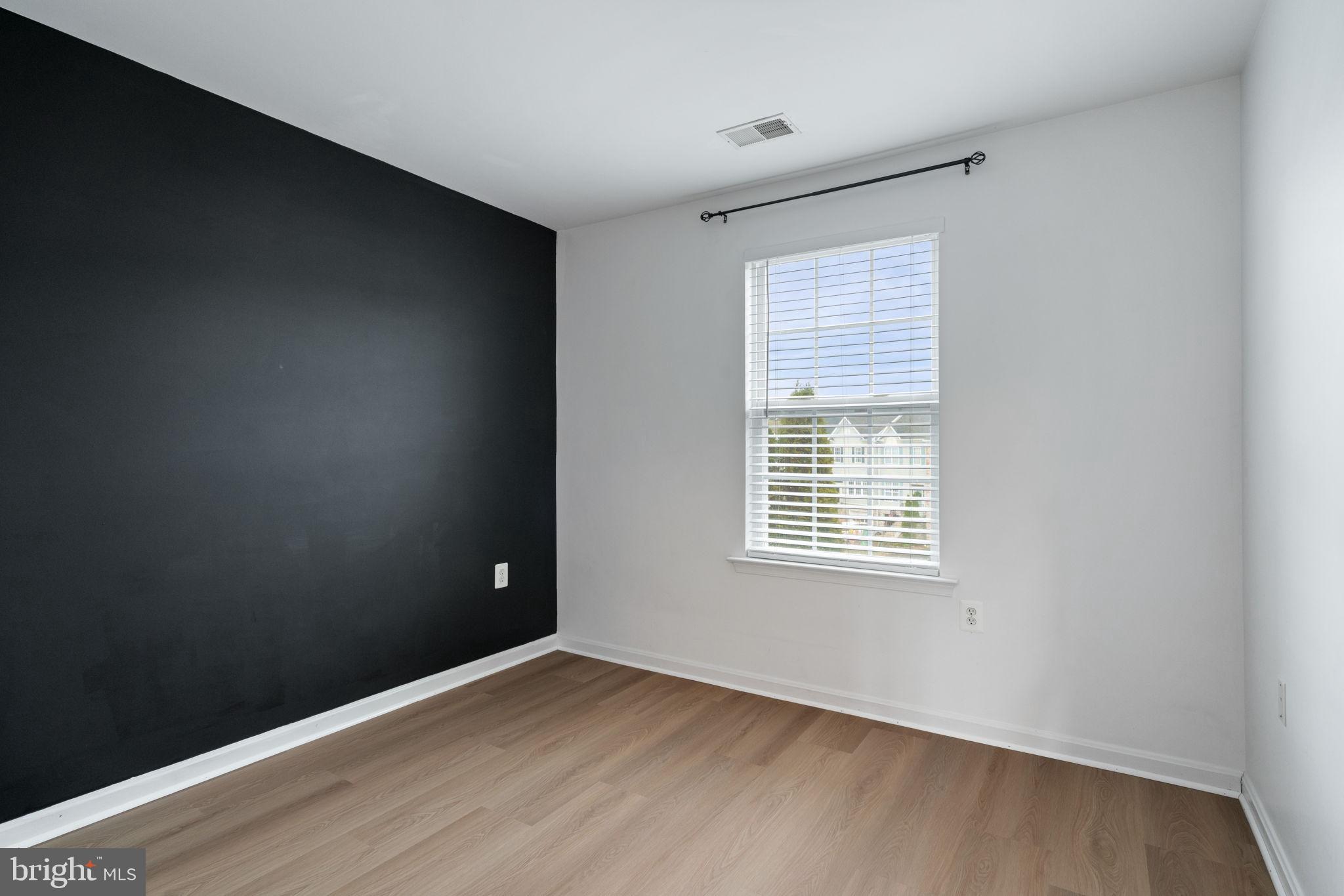 POTOMAC CROSSING - Residential