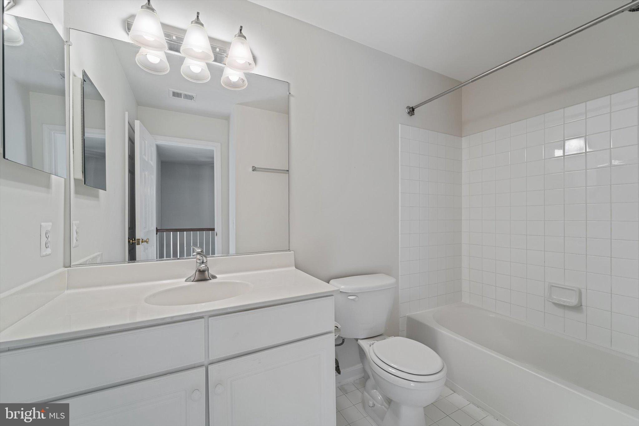 LAUREL HILL LANDBAY - Residential