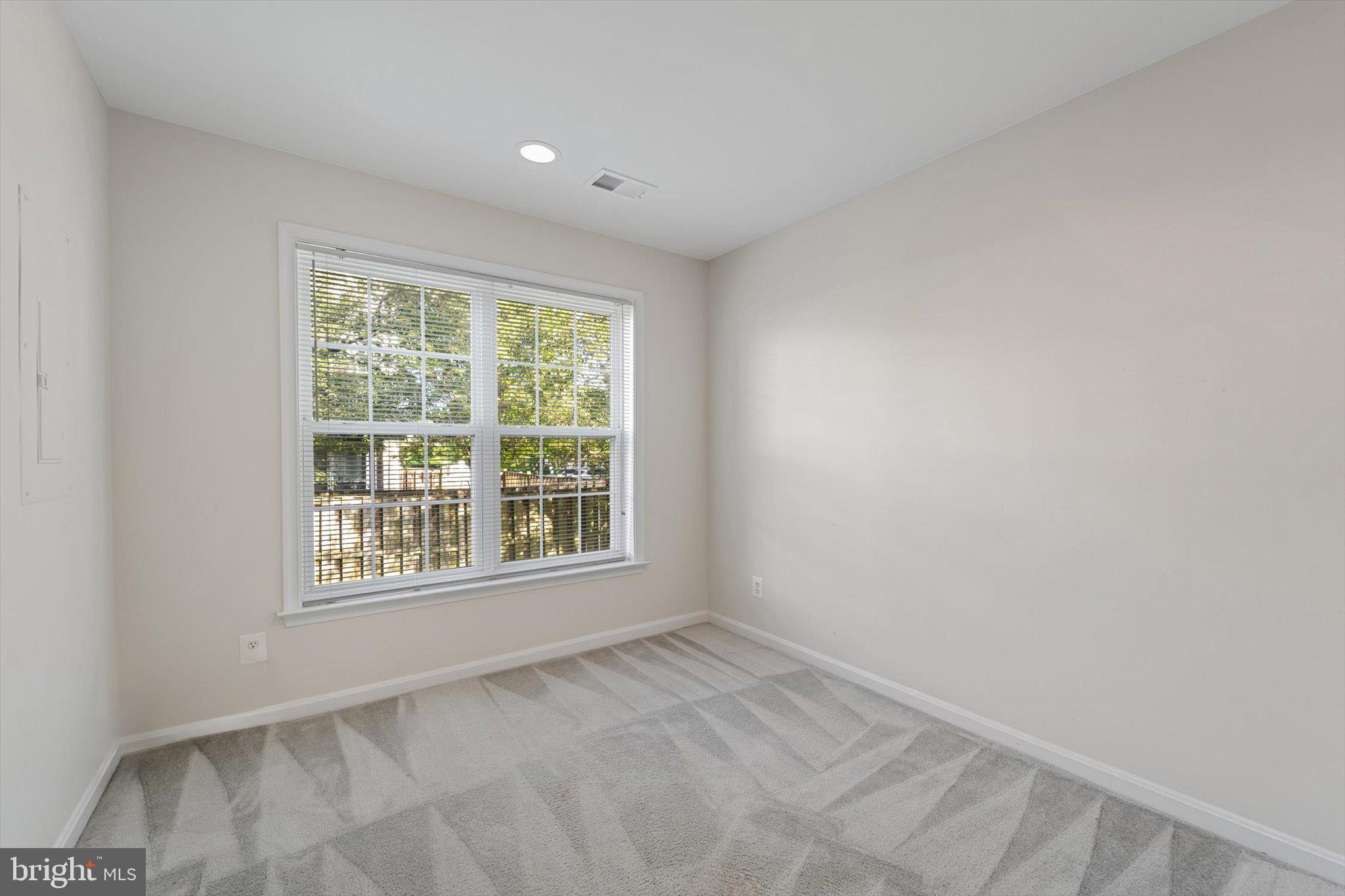 LAUREL HILL LANDBAY - Residential