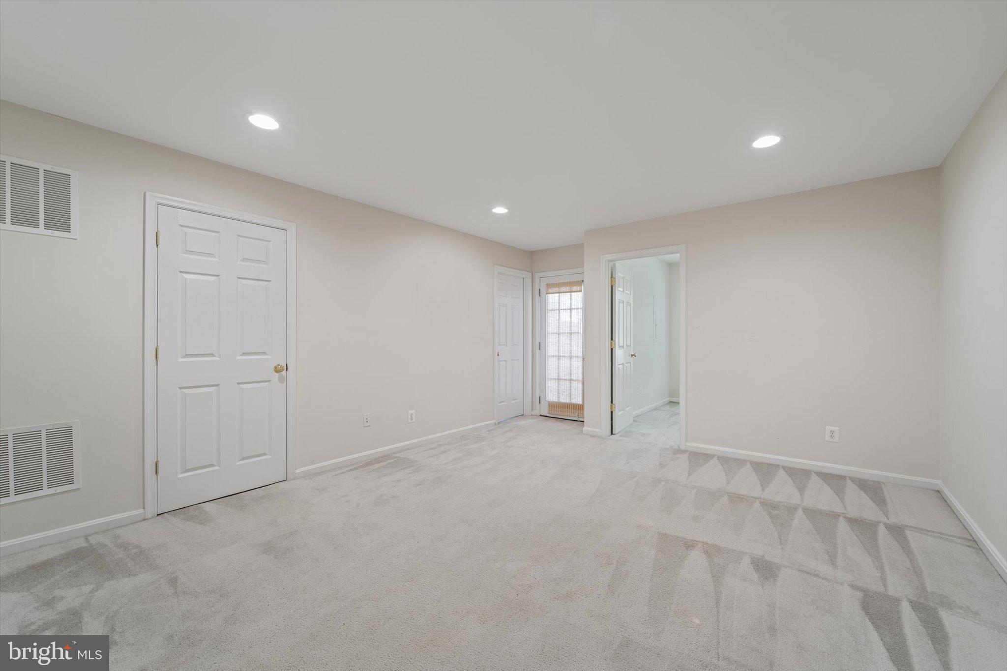 LAUREL HILL LANDBAY - Residential