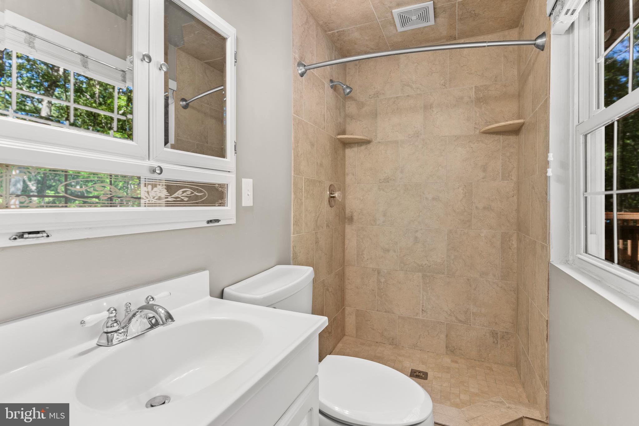 DEVONNE WOODS - Residential