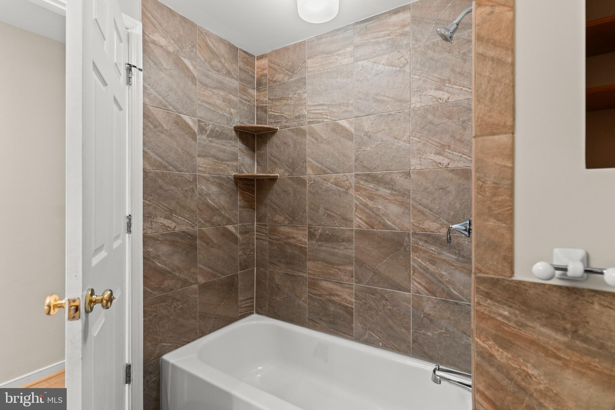 DEVONNE WOODS - Residential