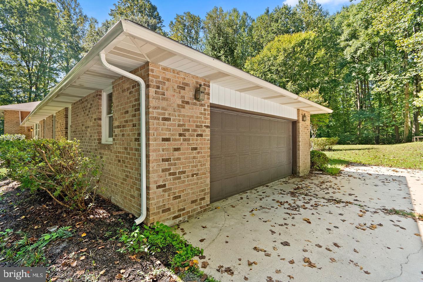 9409 CROOM ACRES