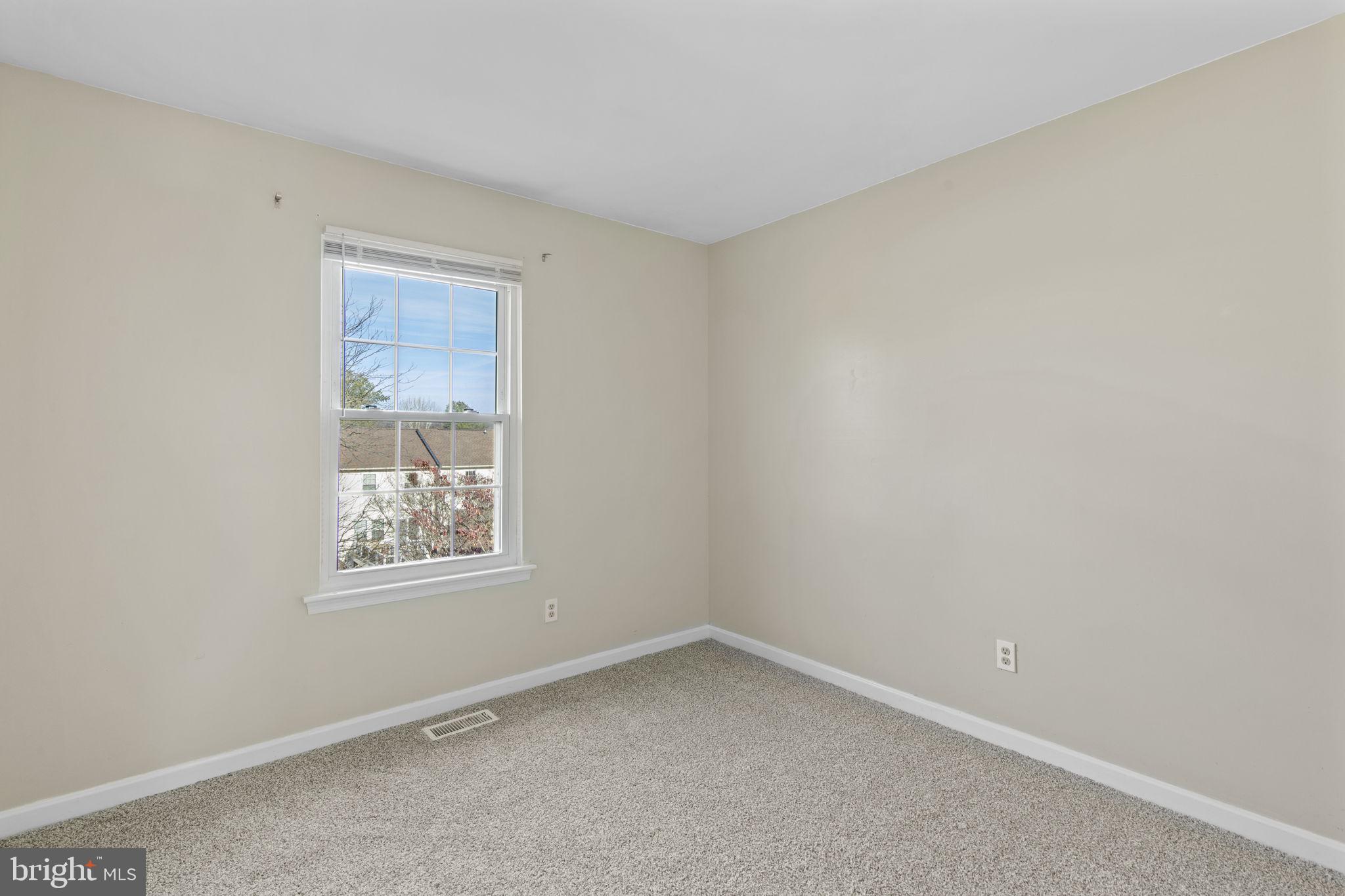 CONSTANT FRIENDSHIP - Residential