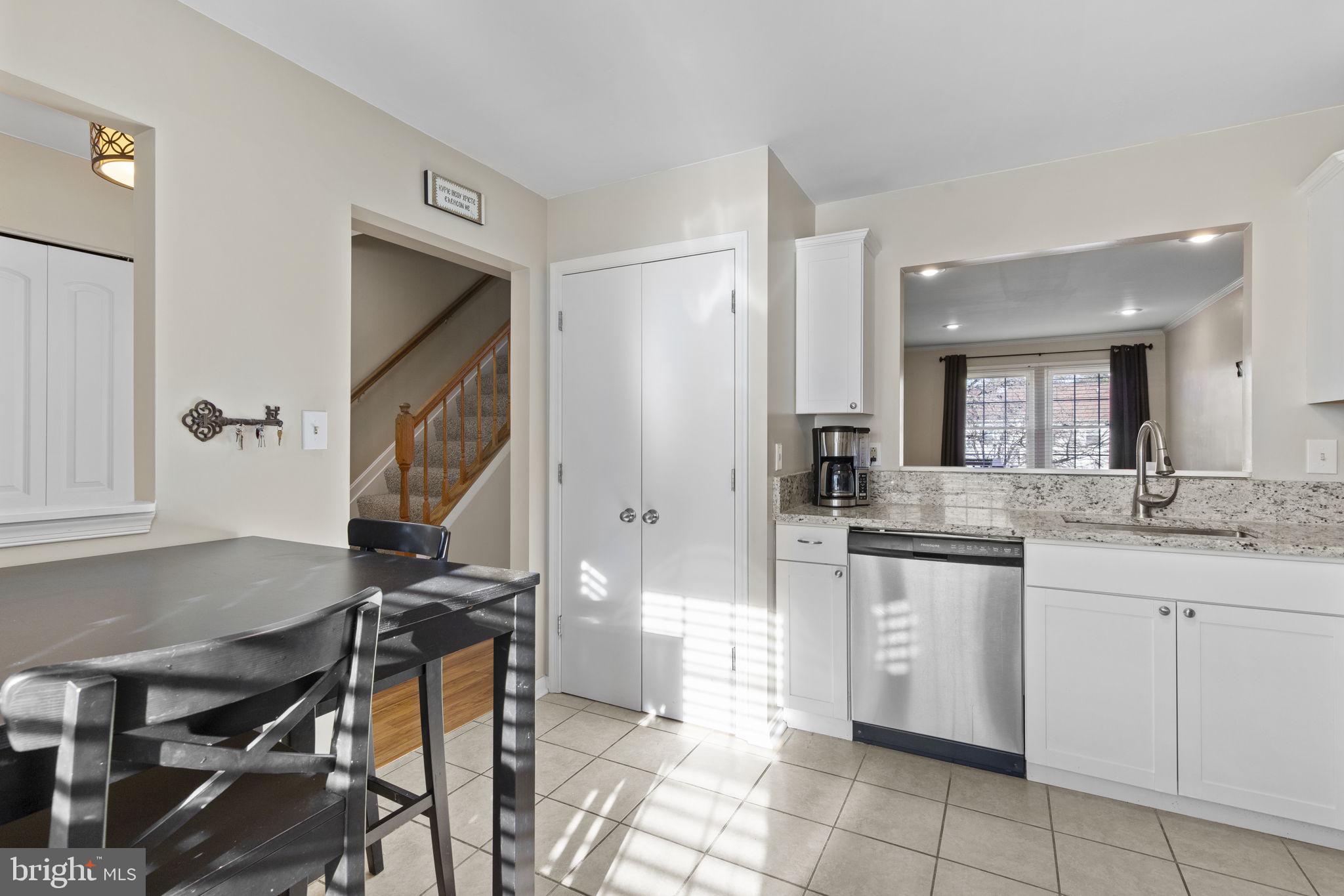 CONSTANT FRIENDSHIP - Residential