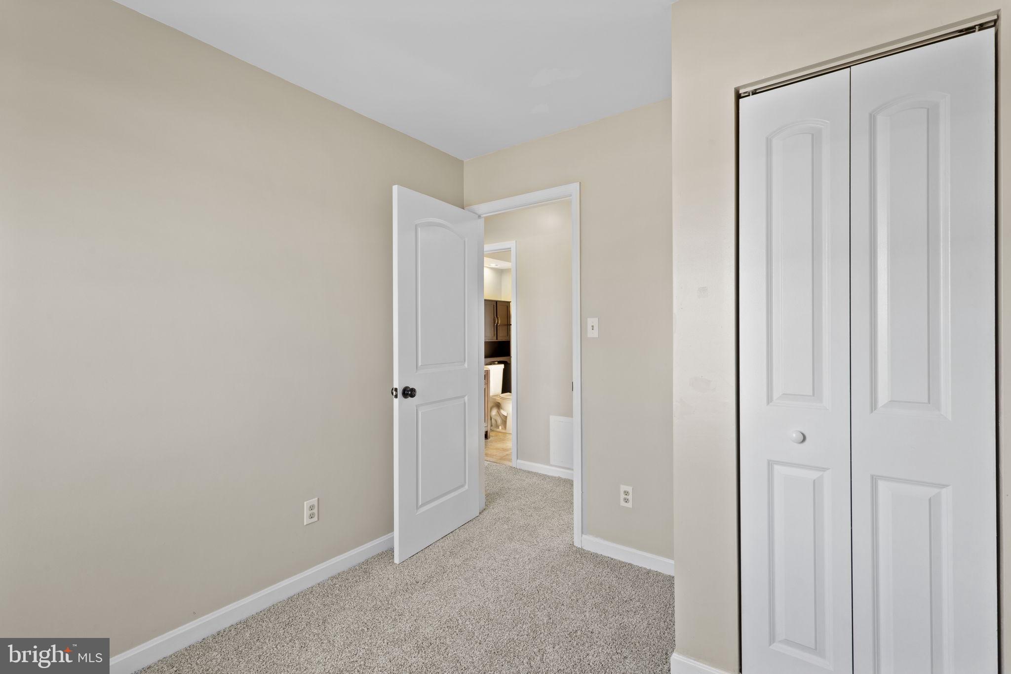 CONSTANT FRIENDSHIP - Residential