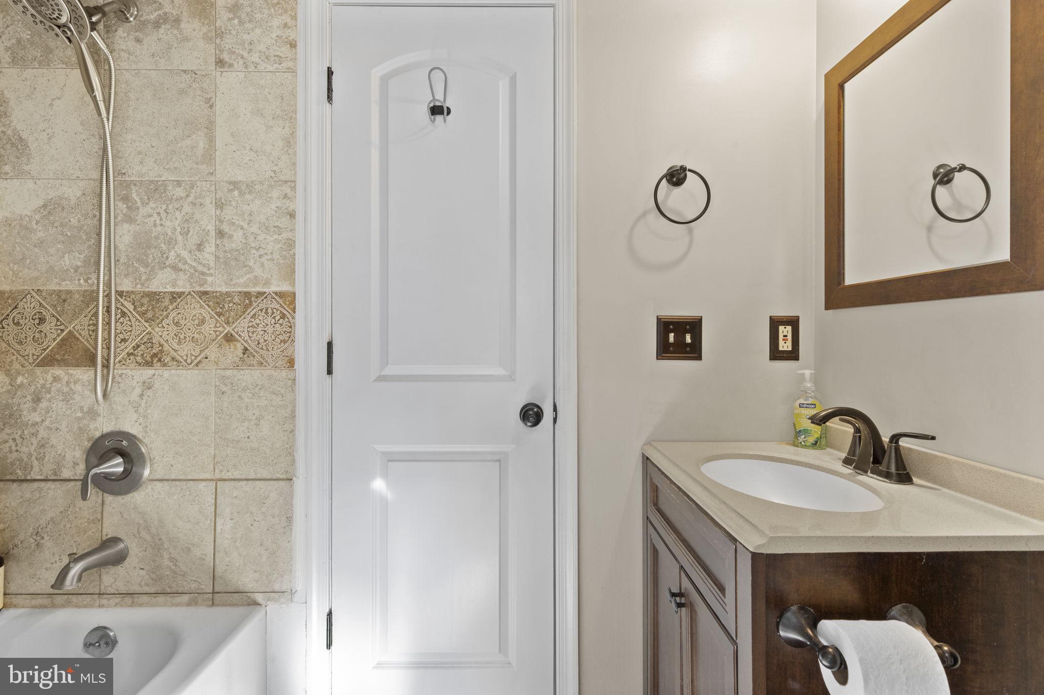 CONSTANT FRIENDSHIP - Residential