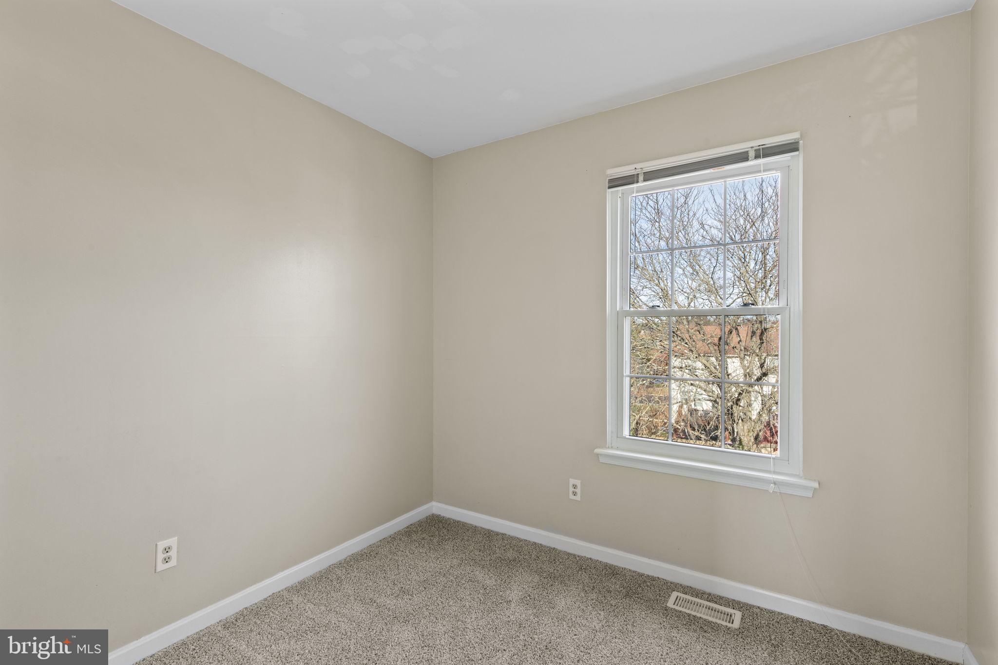 CONSTANT FRIENDSHIP - Residential