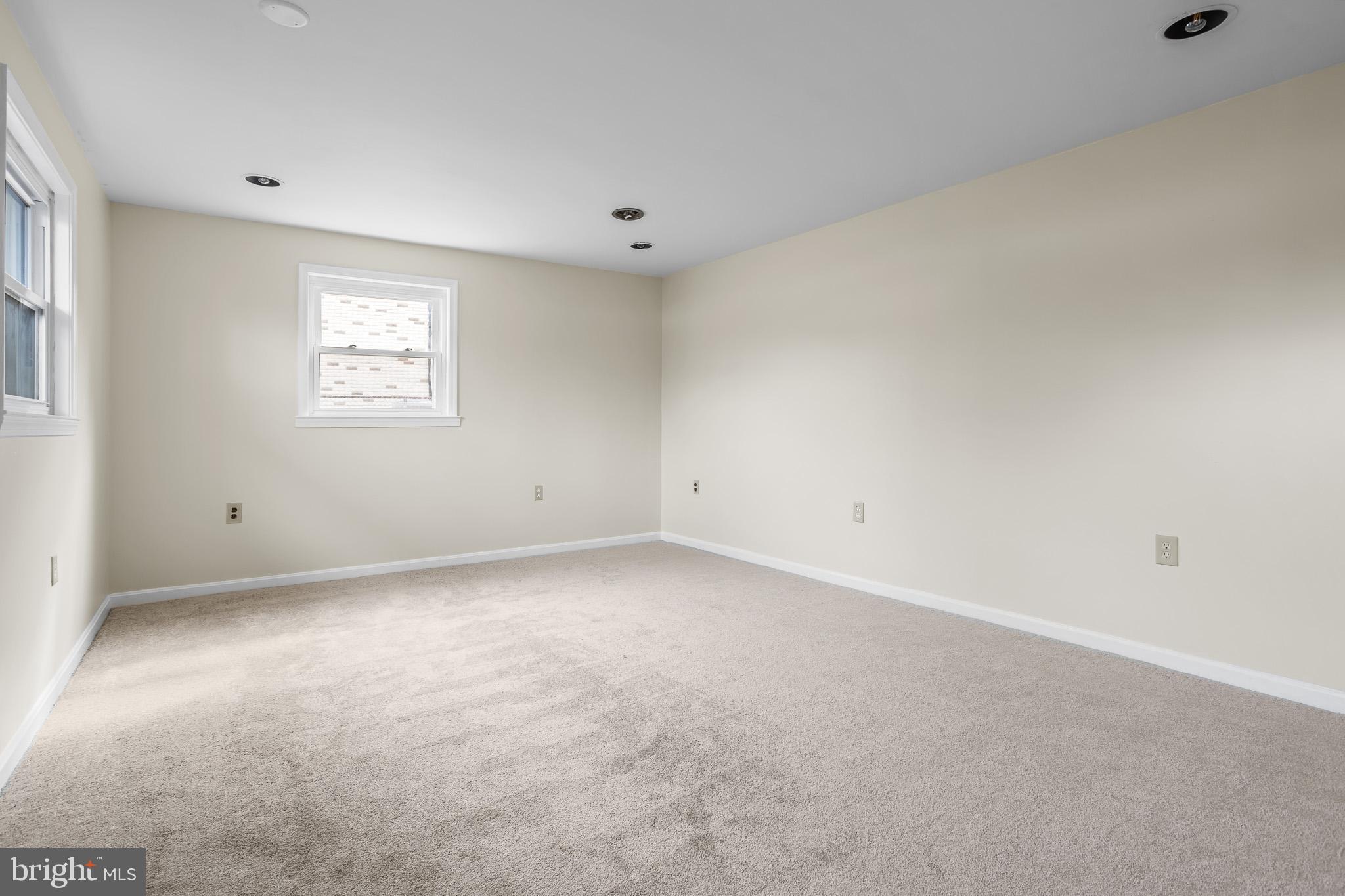 WHITE PLAINS - Residential