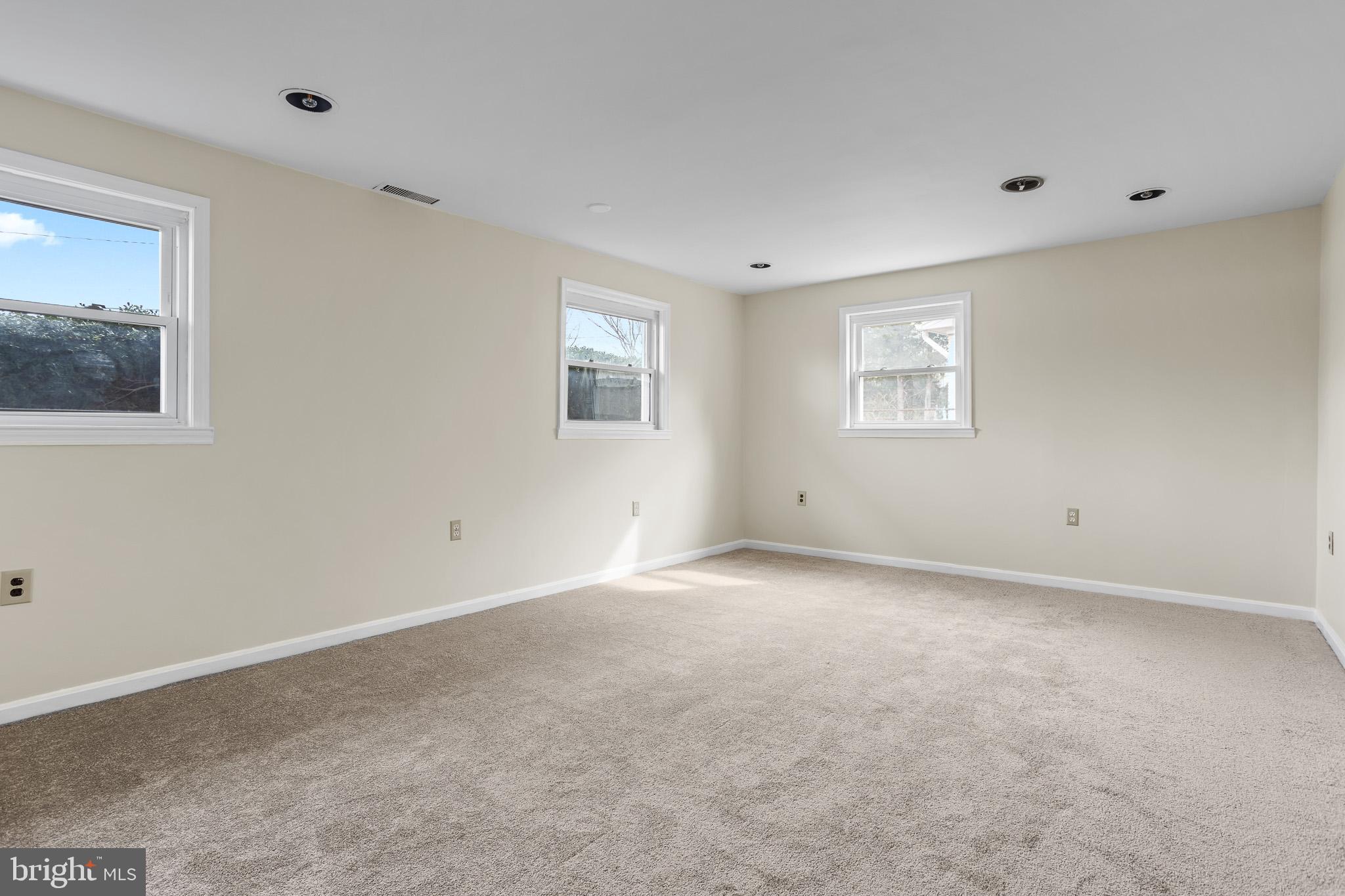 WHITE PLAINS - Residential