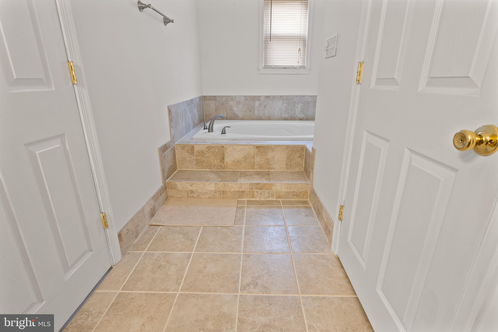 WHITE PLAINS - Residential