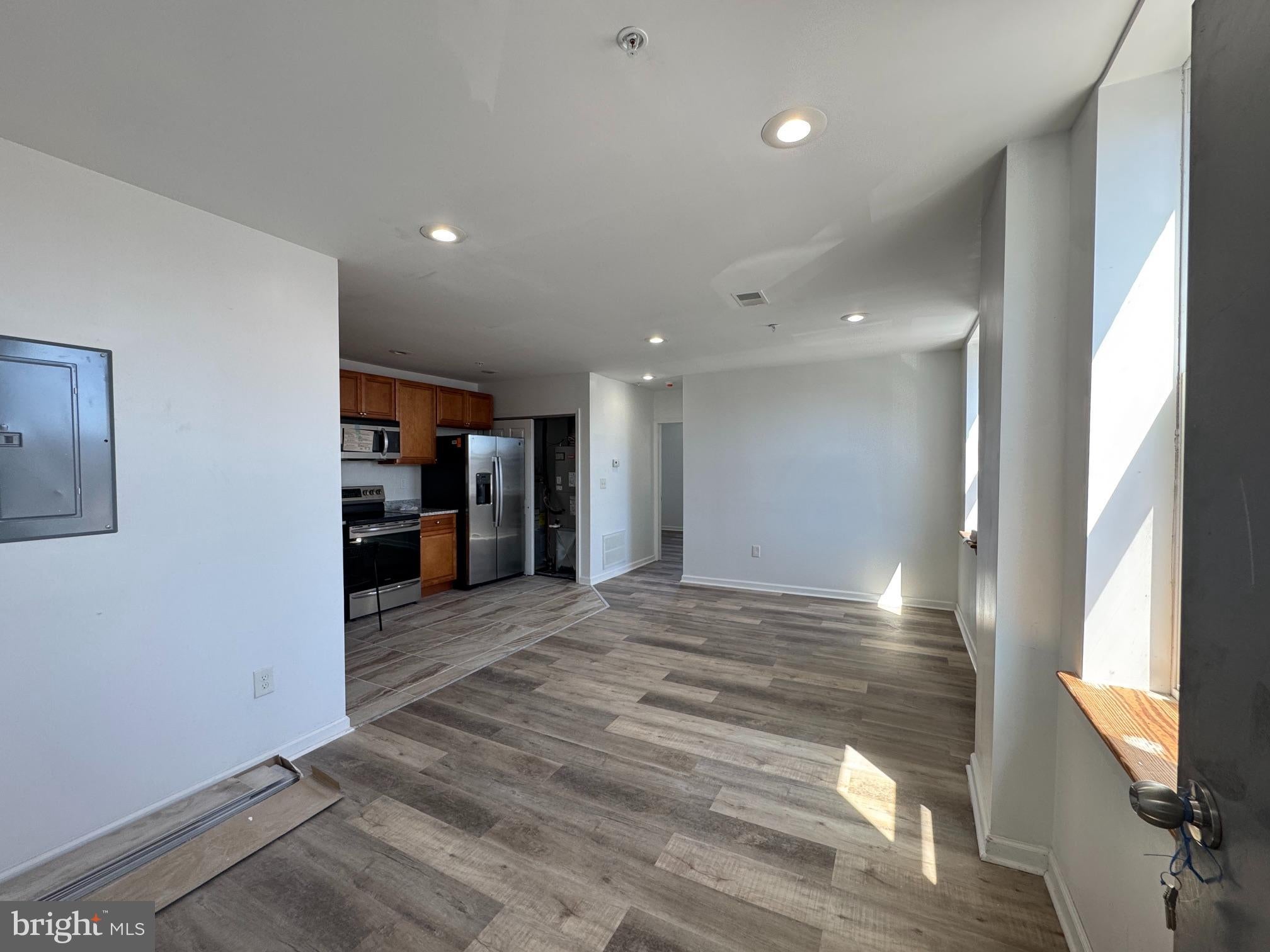 700 W GIRARD AVENUE