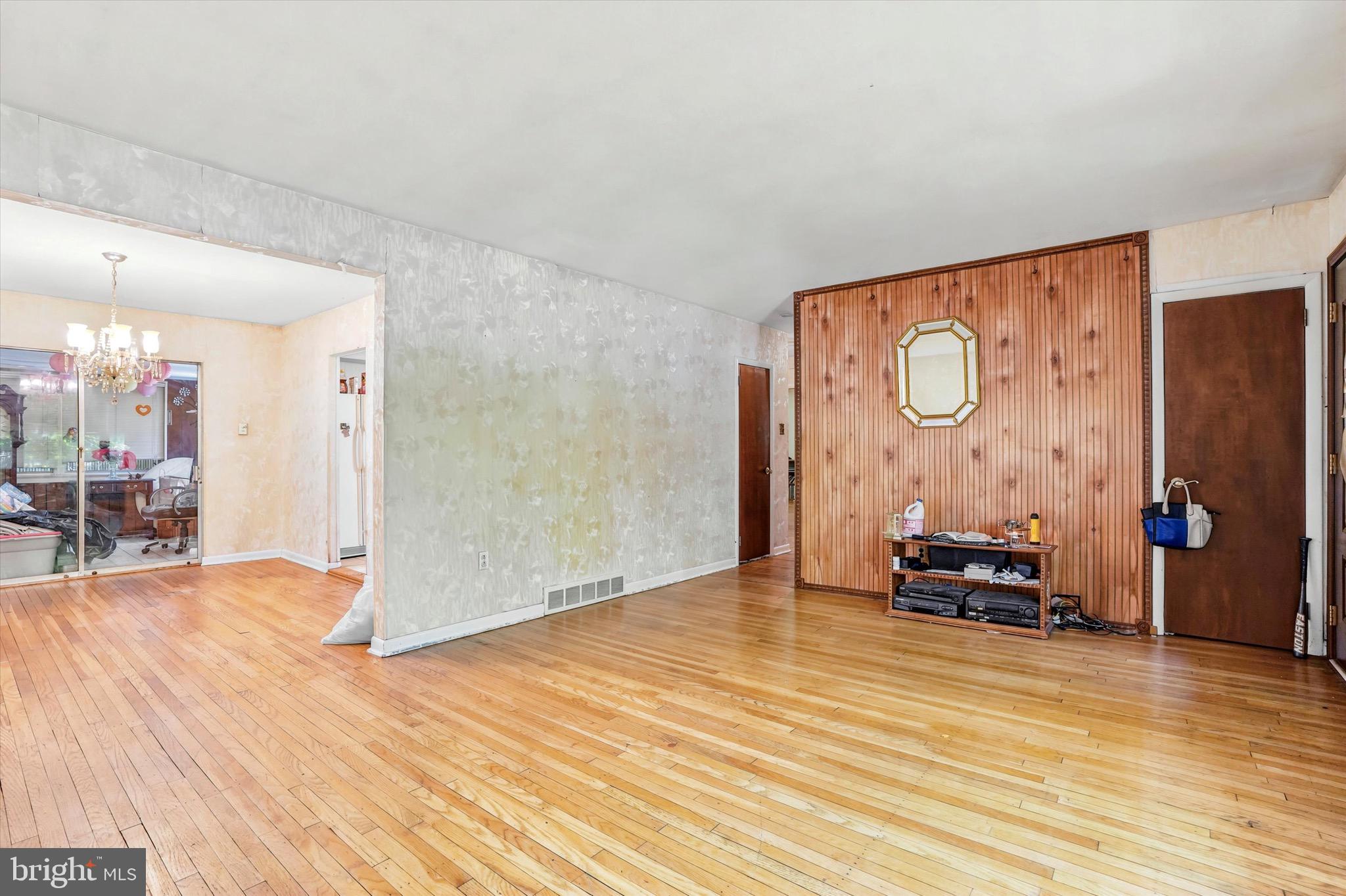 858 HILLDALE ROAD