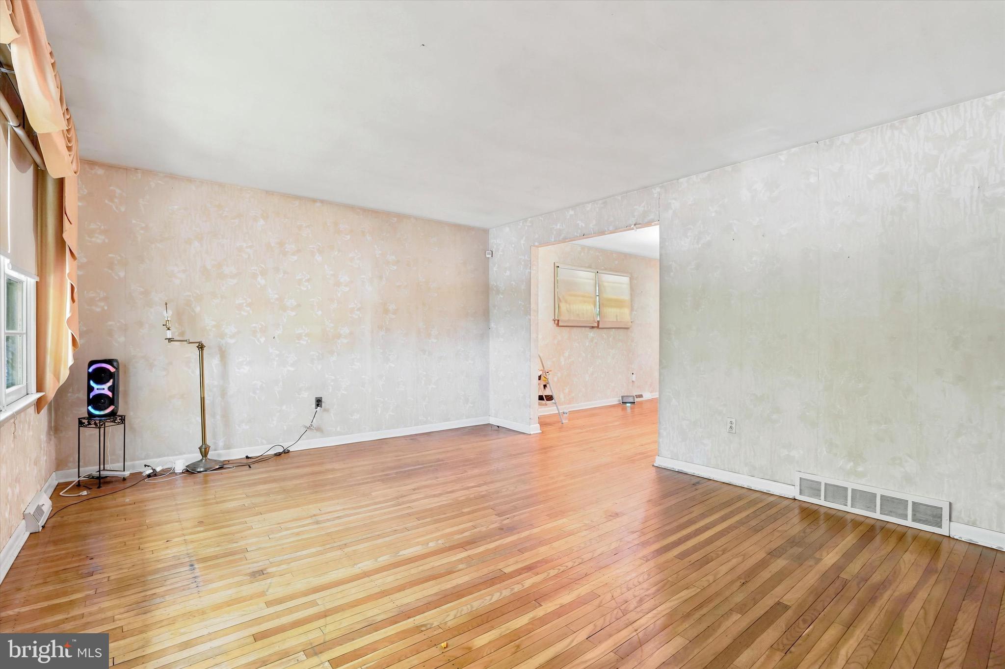 858 HILLDALE ROAD