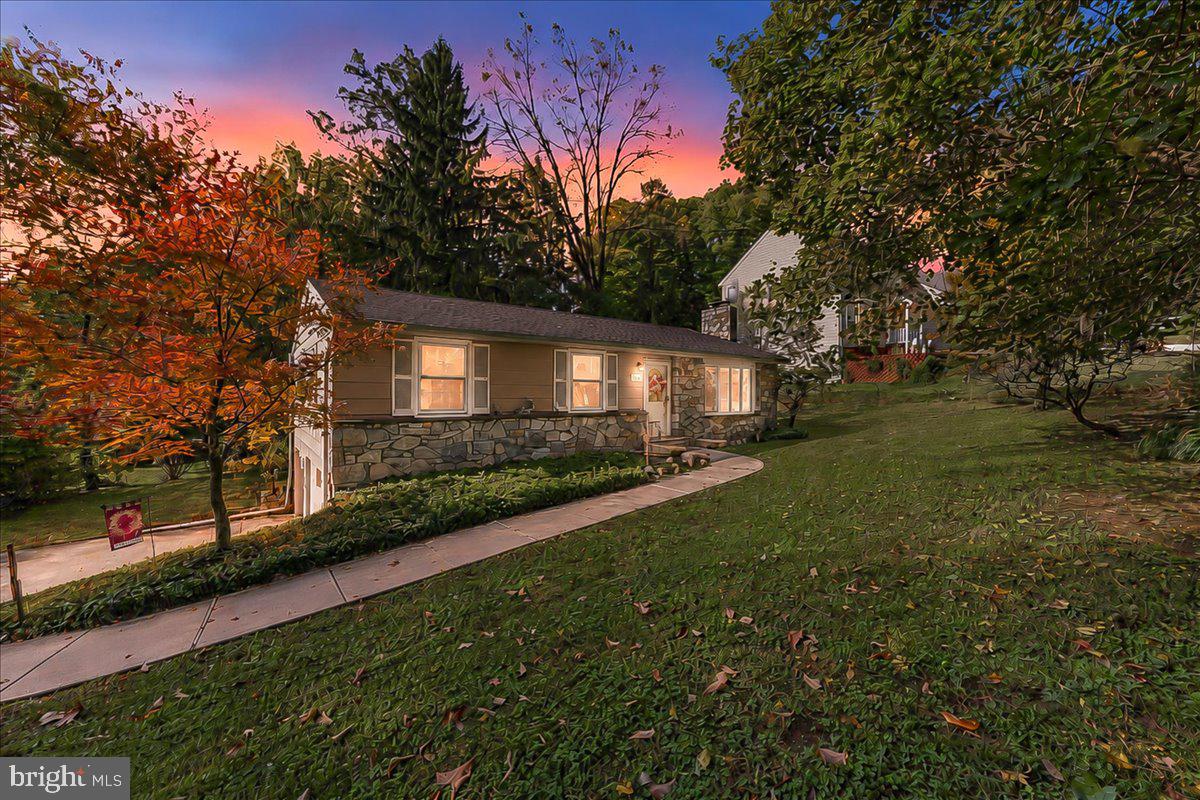 100 W THOMPSON AVENUE