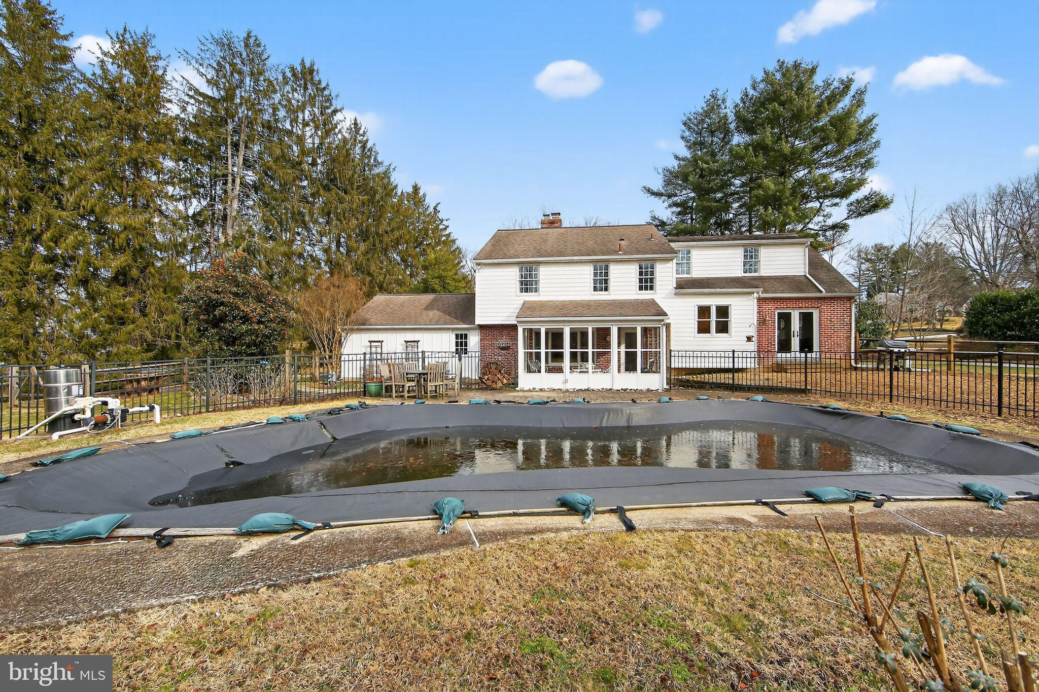 SPRING KNOLL - Residential