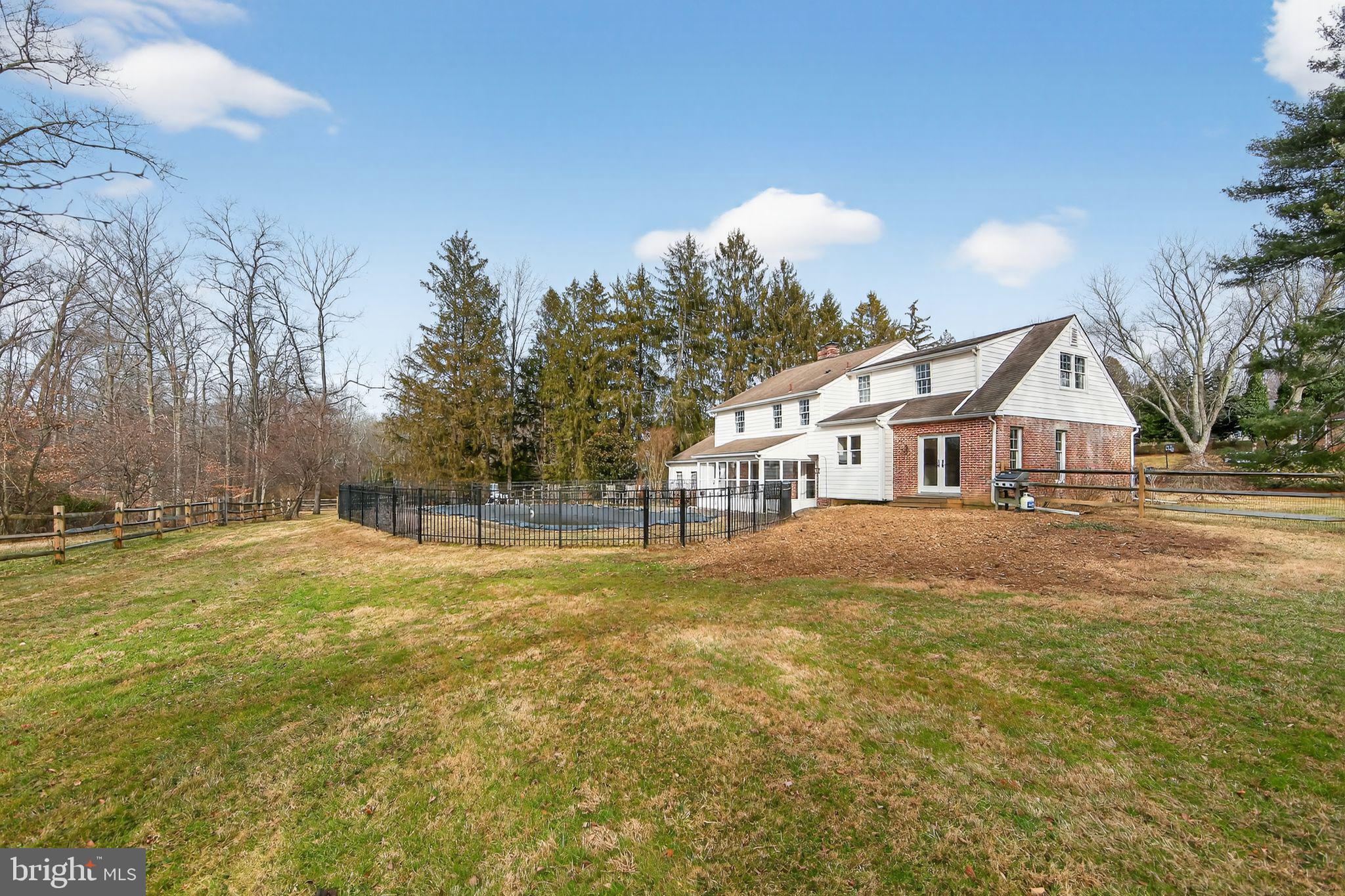 SPRING KNOLL - Residential