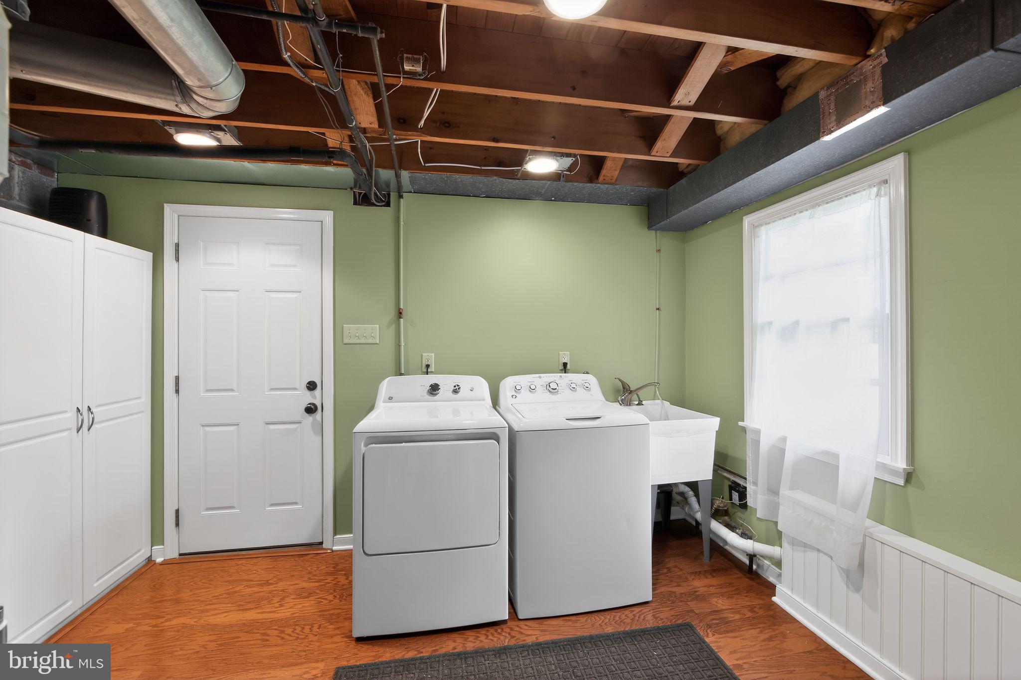 SPRING KNOLL - Residential