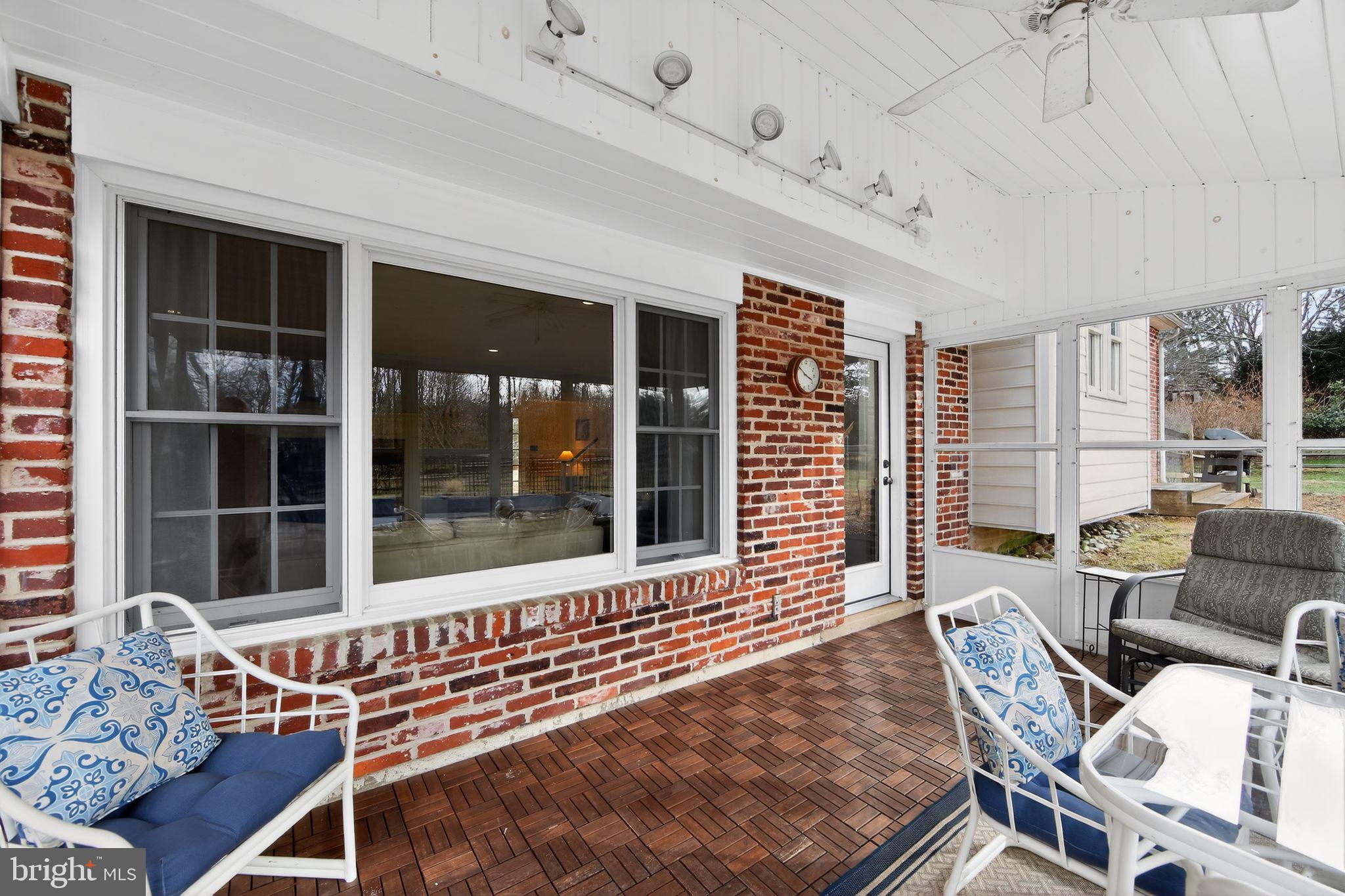 SPRING KNOLL - Residential