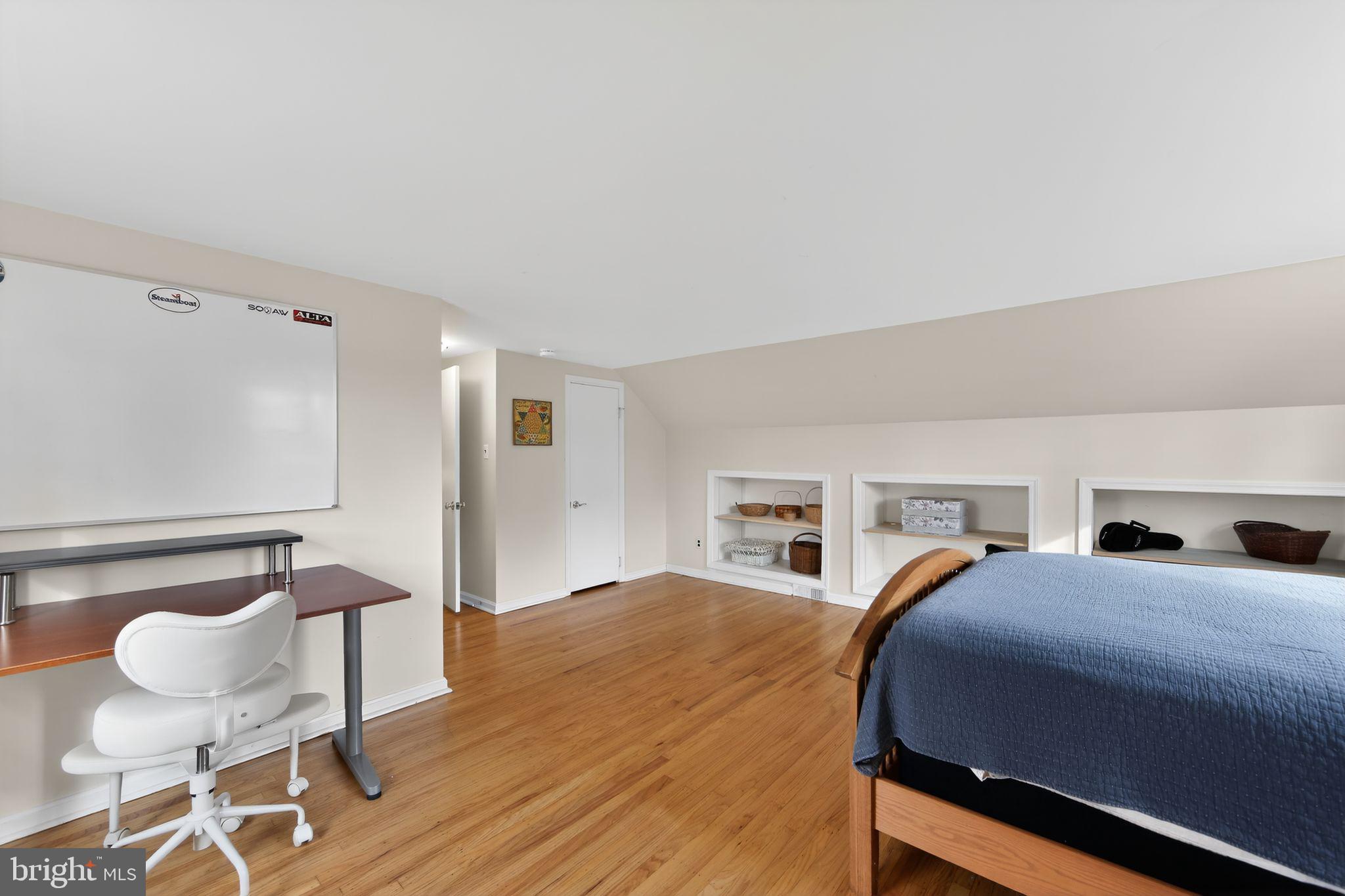 SPRING KNOLL - Residential