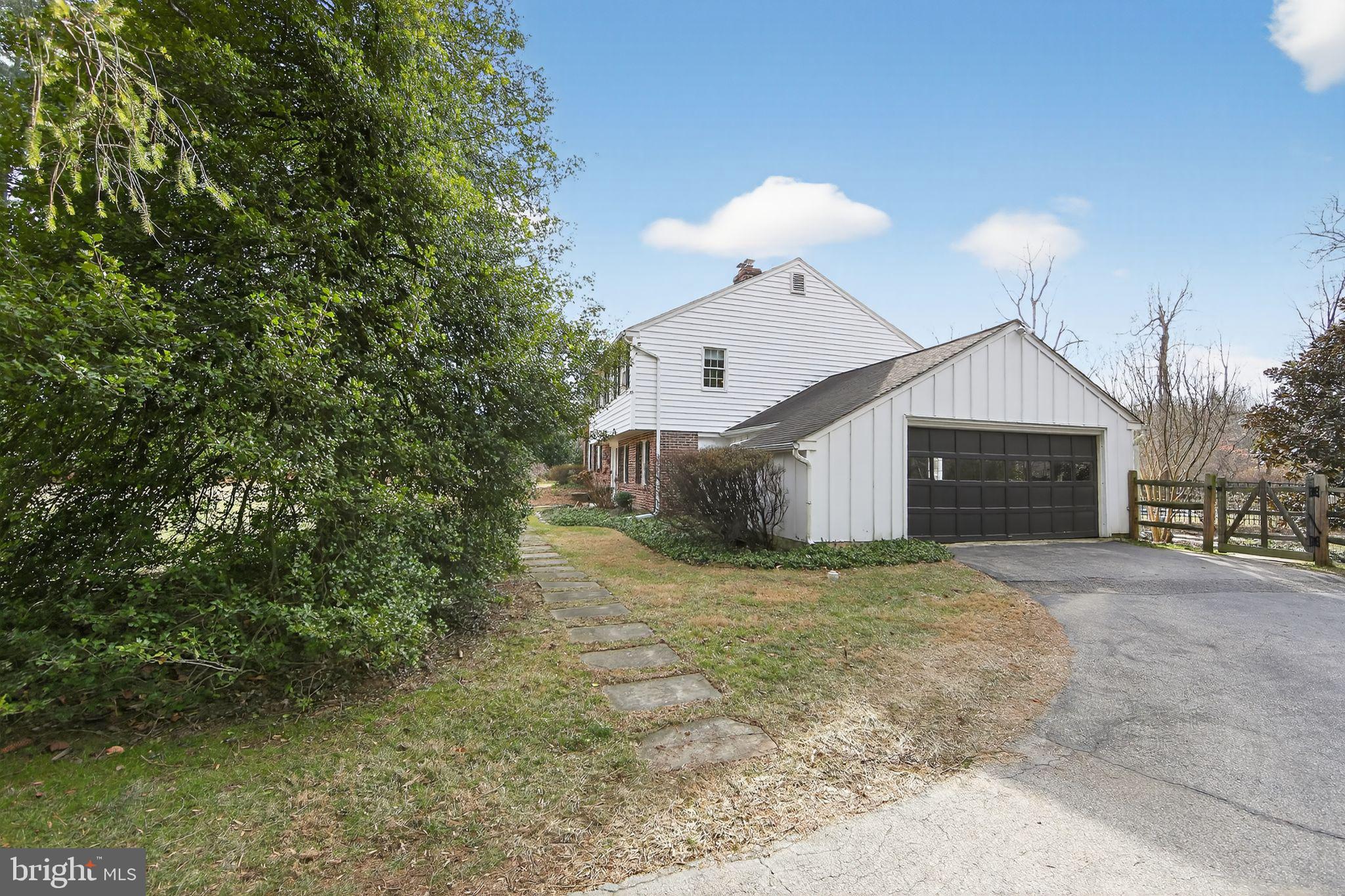 SPRING KNOLL - Residential