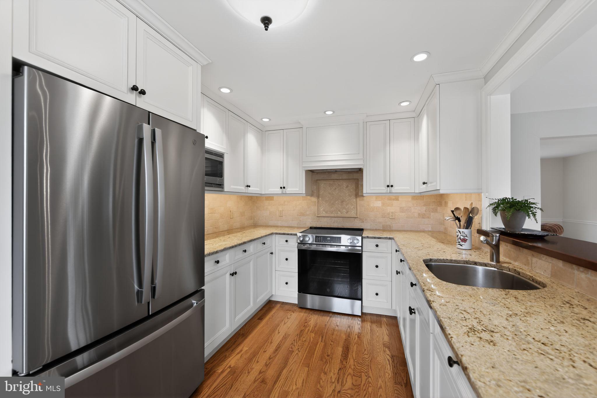 SPRING KNOLL - Residential