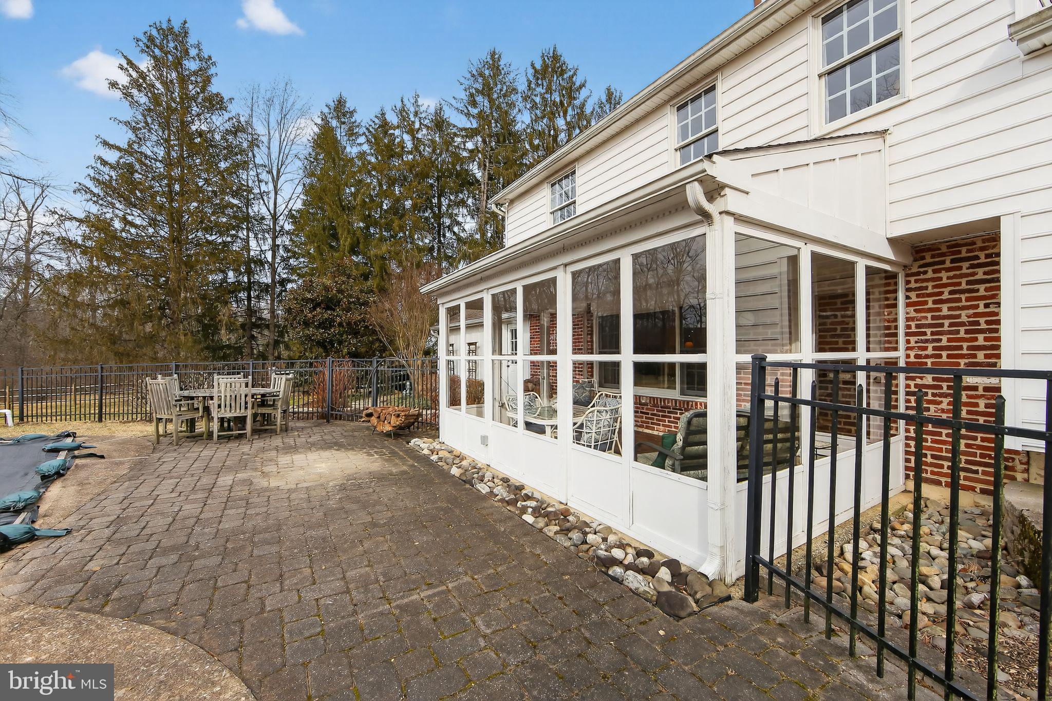 SPRING KNOLL - Residential