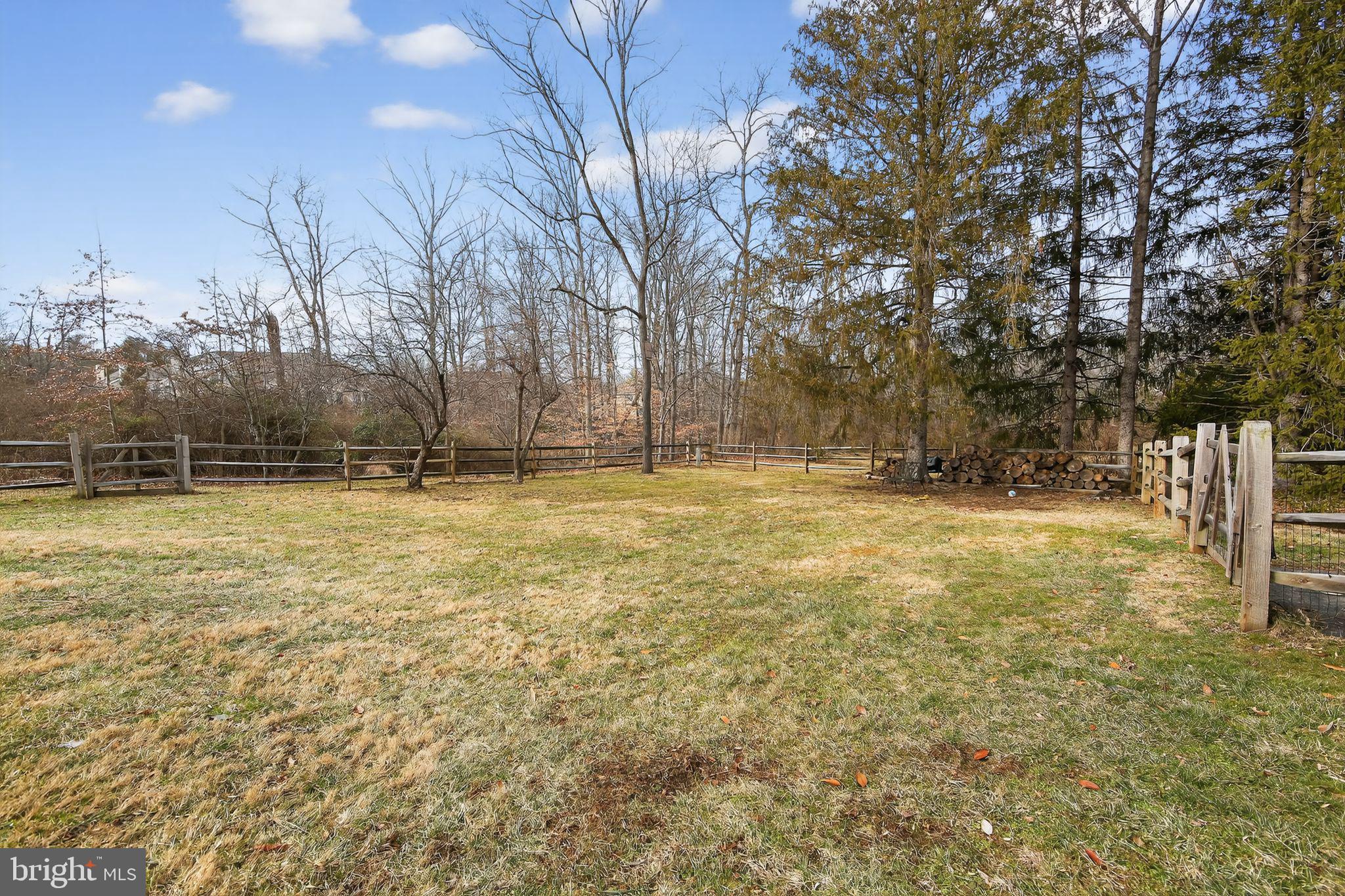 SPRING KNOLL - Residential