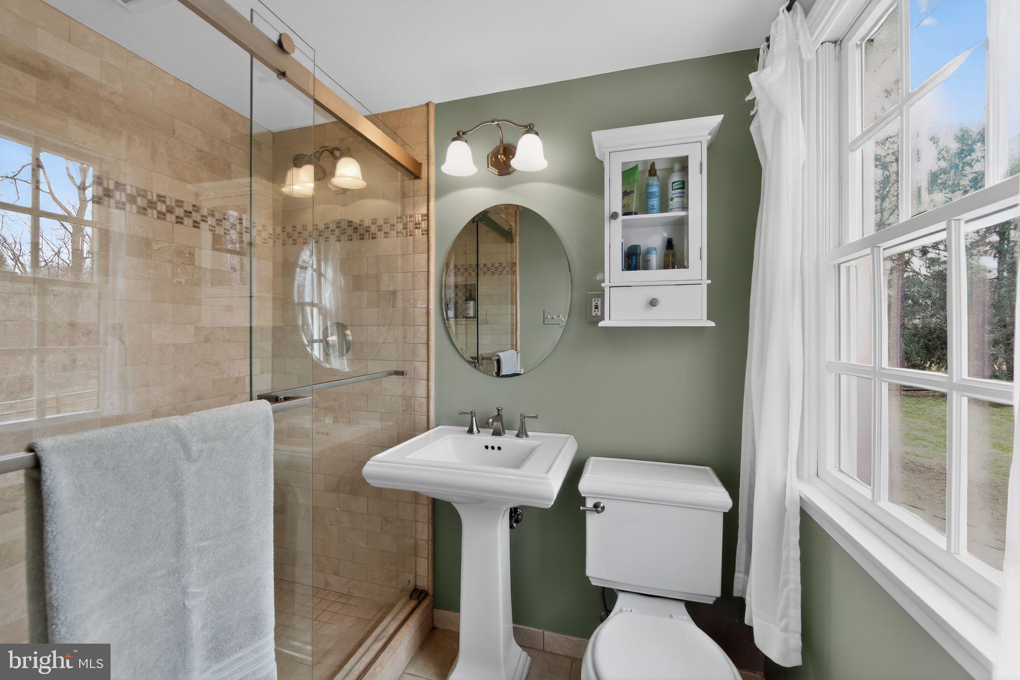 SPRING KNOLL - Residential