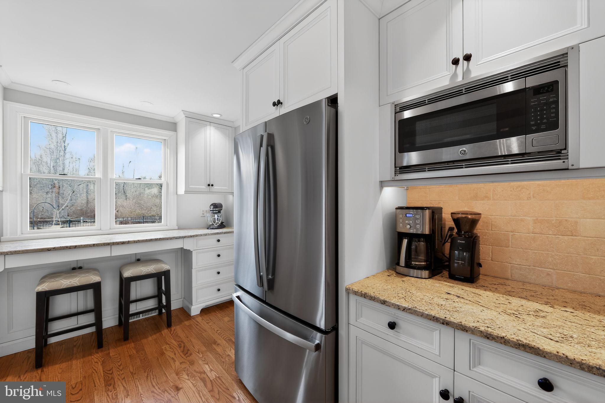 SPRING KNOLL - Residential