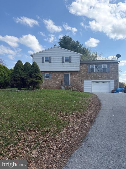 Photo of 100 Hemlock Lane, ETTERS, PA 17319 (MLS # PAYK2100848)