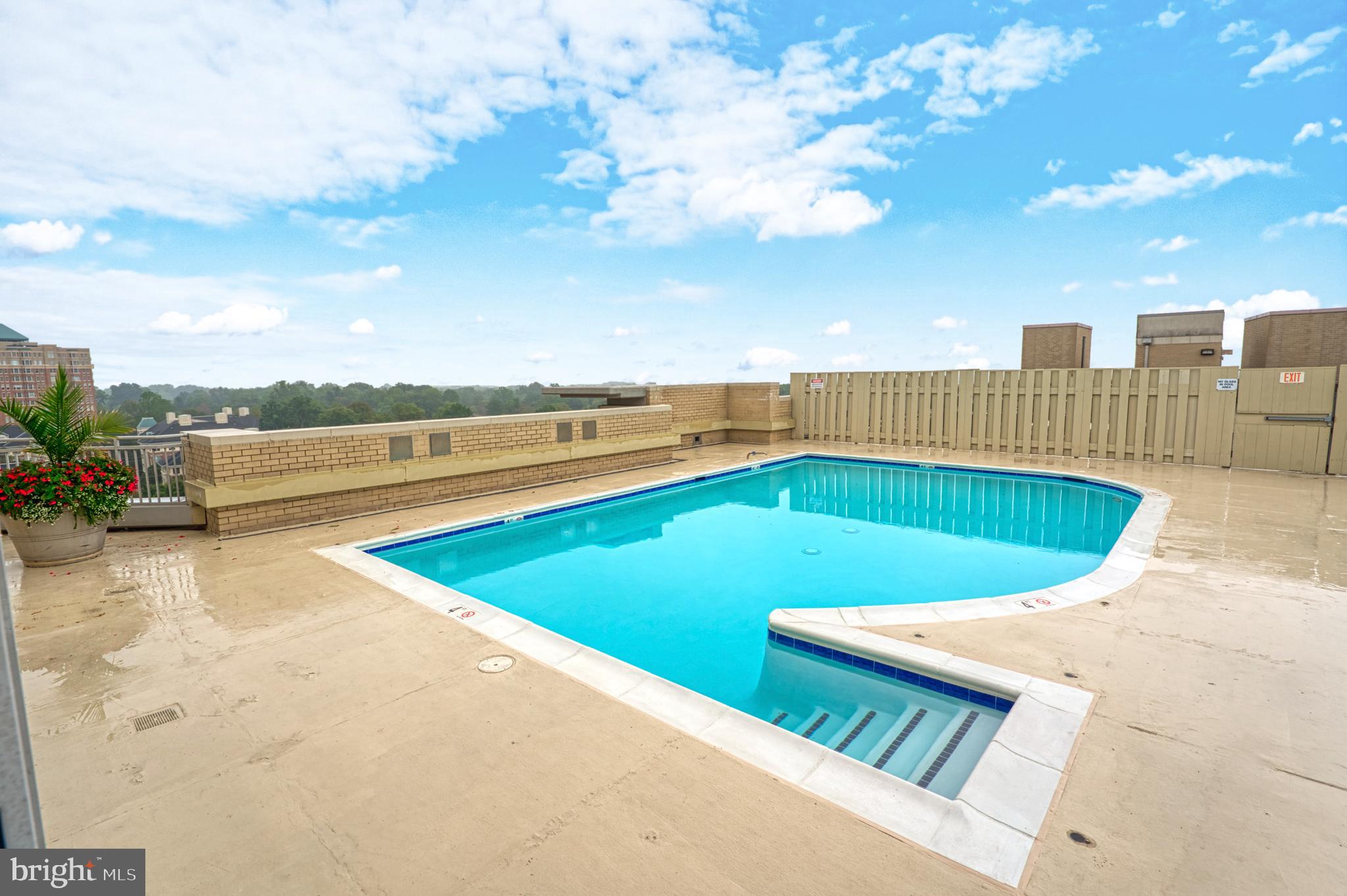 CARLTON HOUSE - Residential