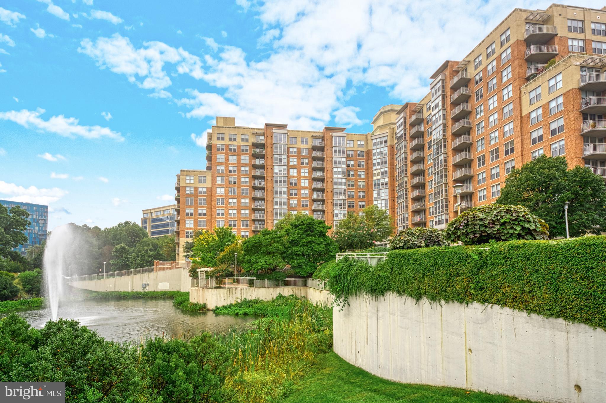 CARLTON HOUSE - Residential