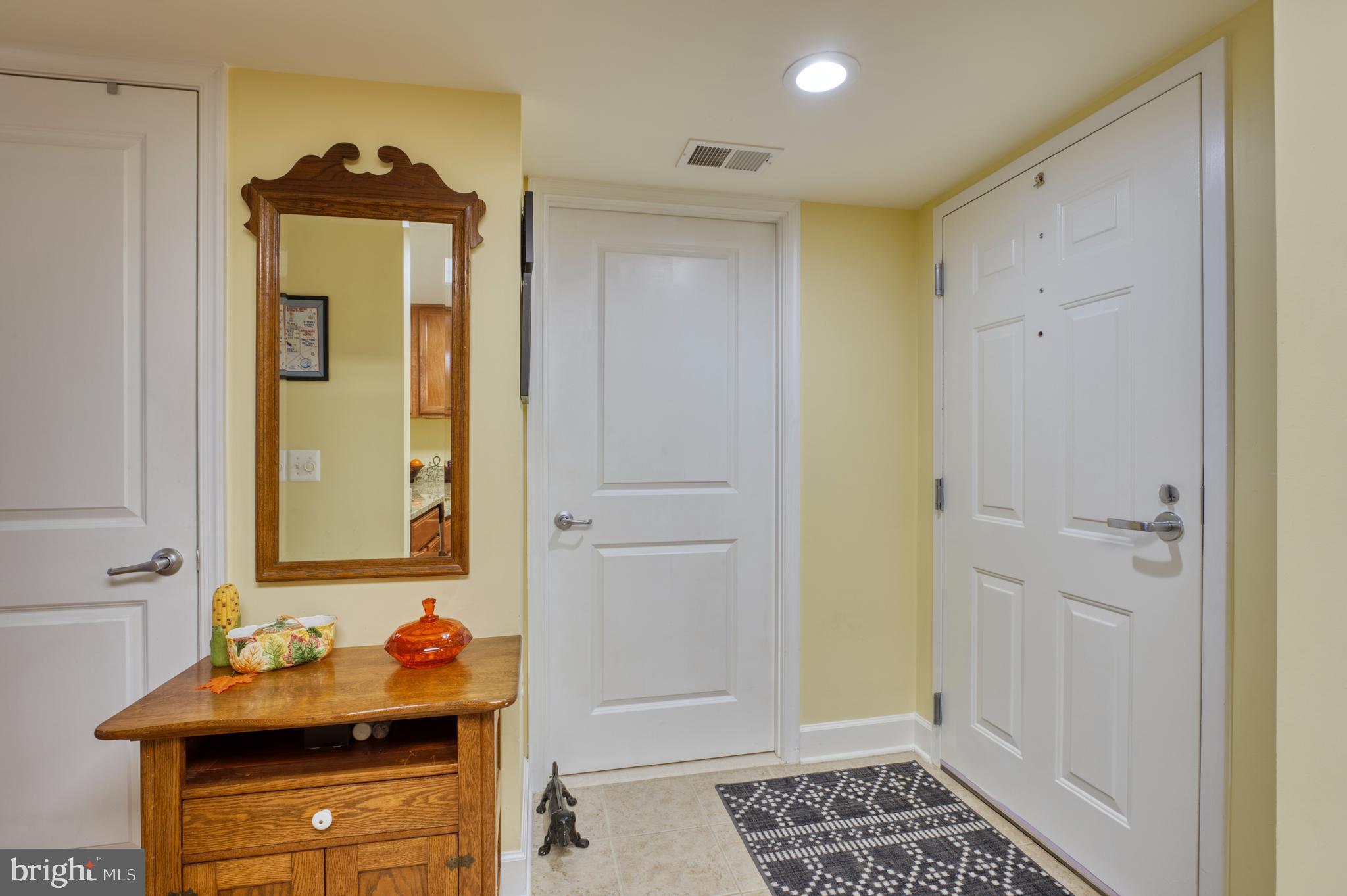 CARLTON HOUSE - Residential