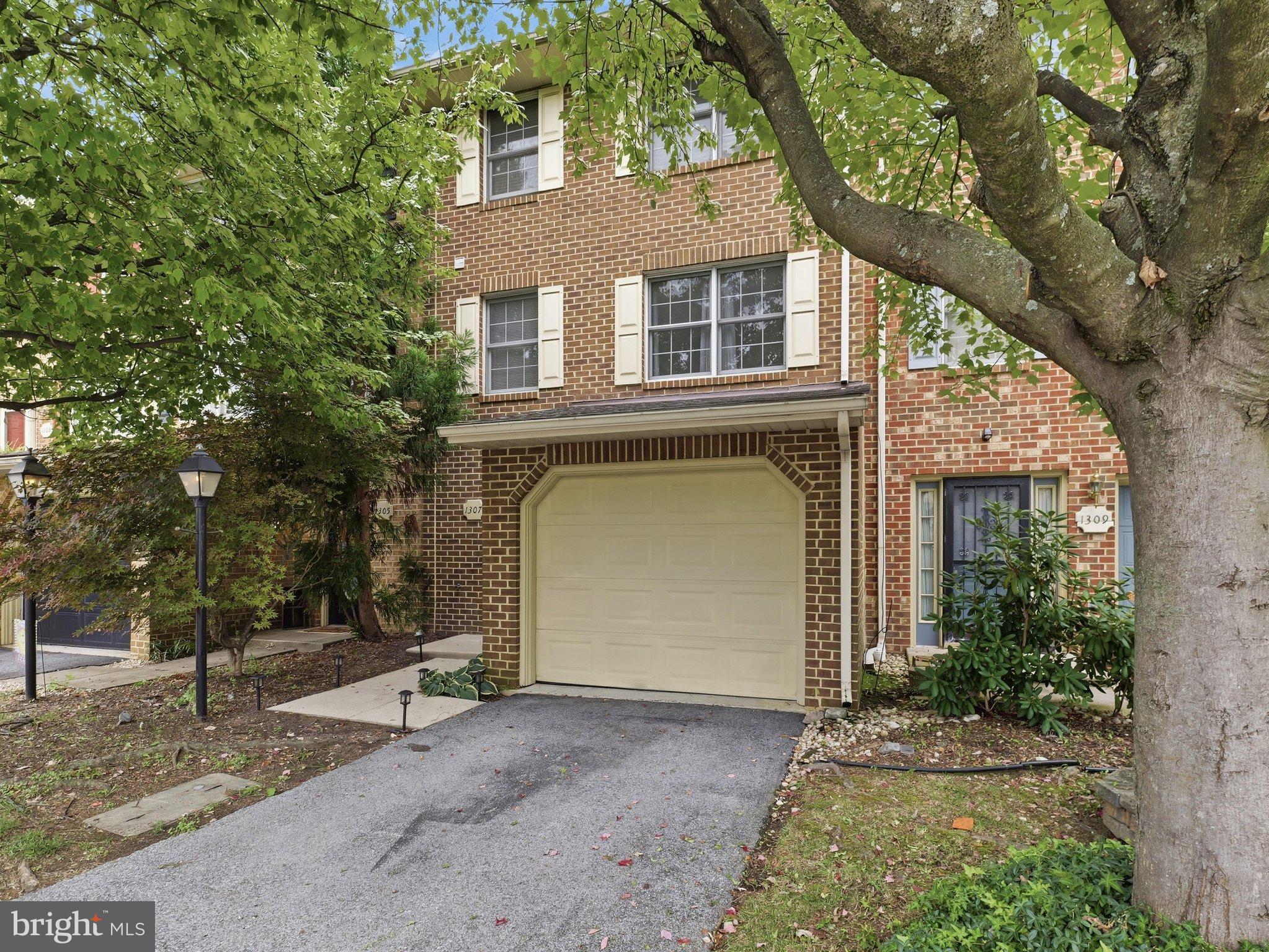 1307 LINDSAY LANE