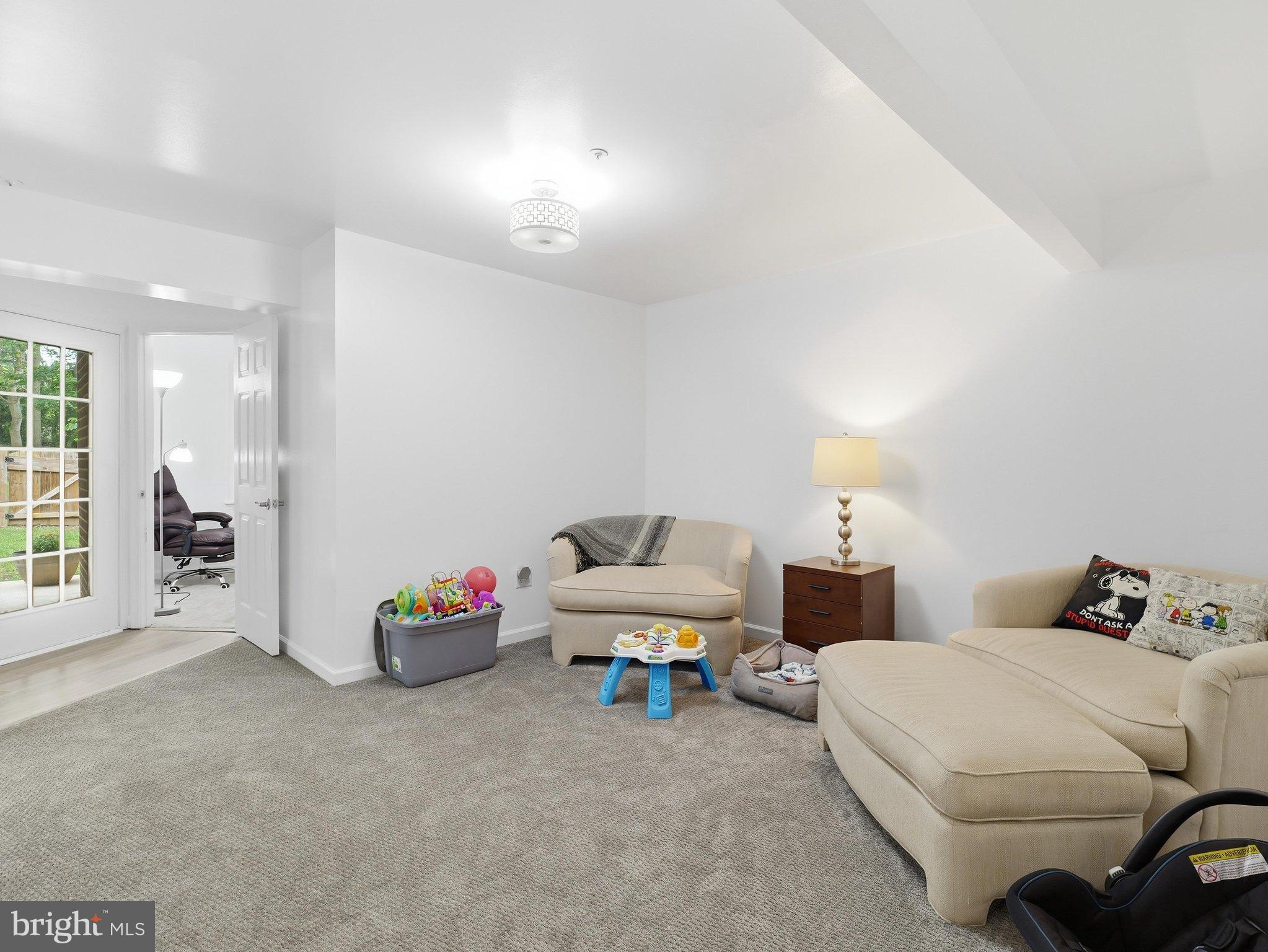 1307 LINDSAY LANE