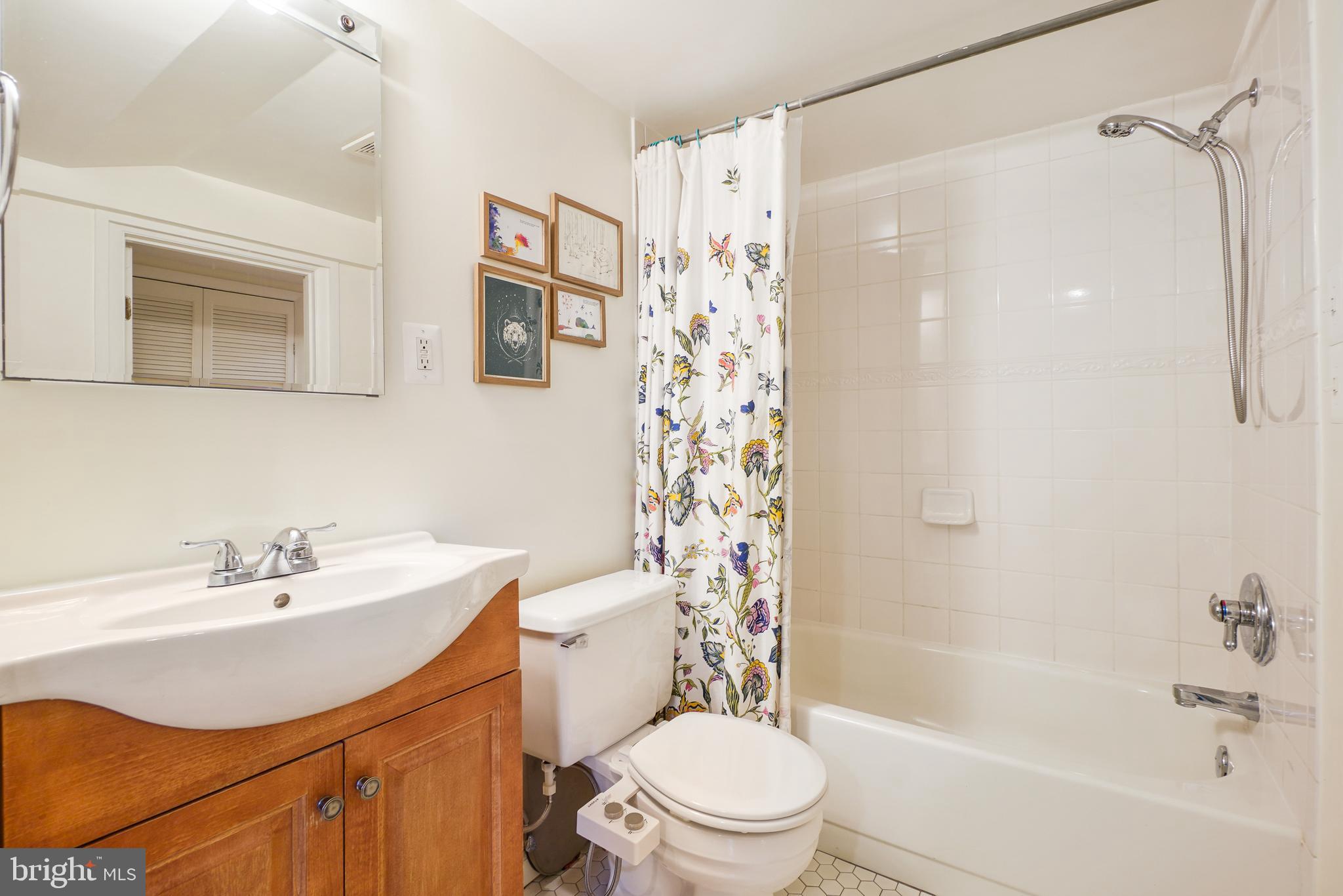 WHEATON  HILLS - Residential