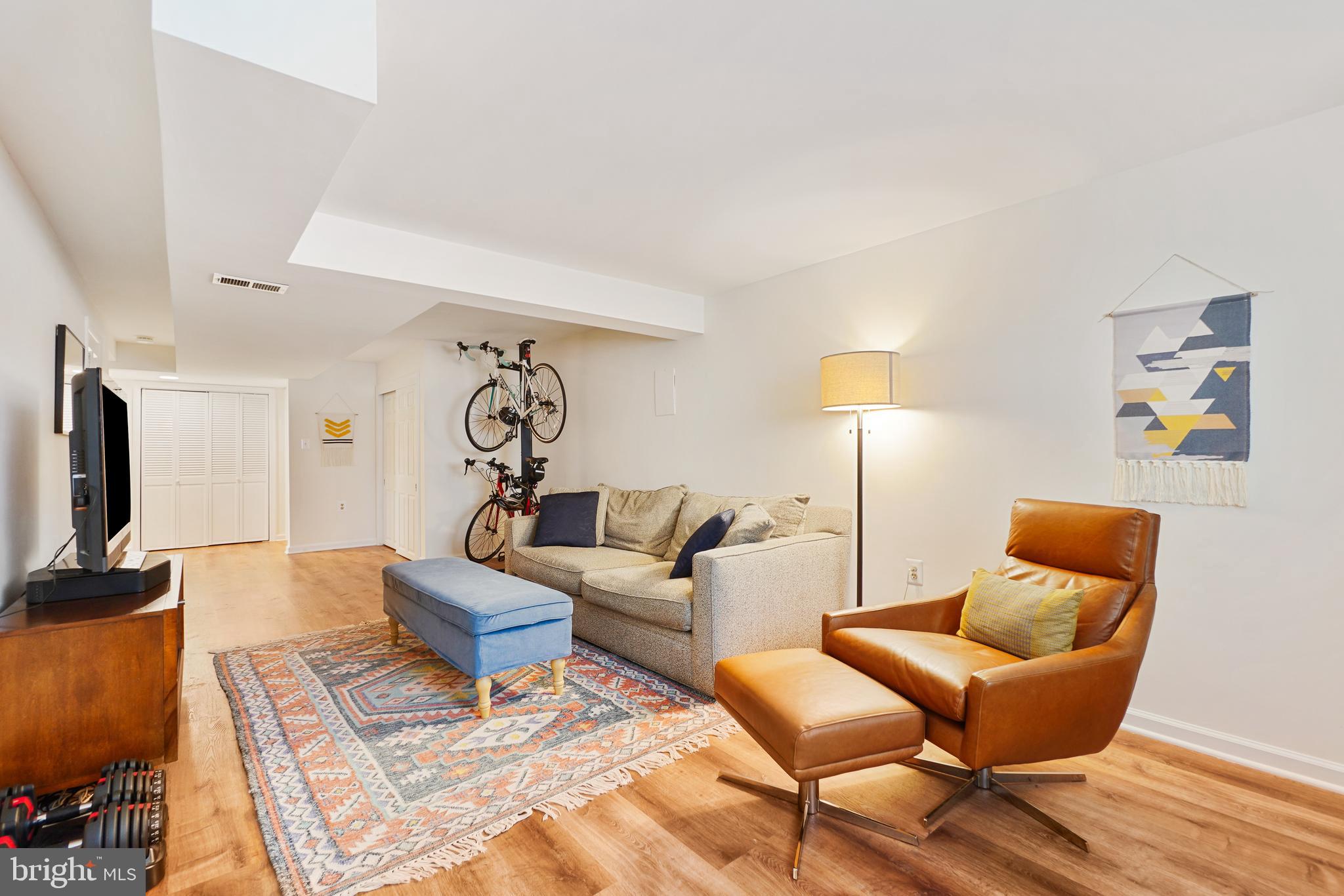 WHEATON  HILLS - Residential