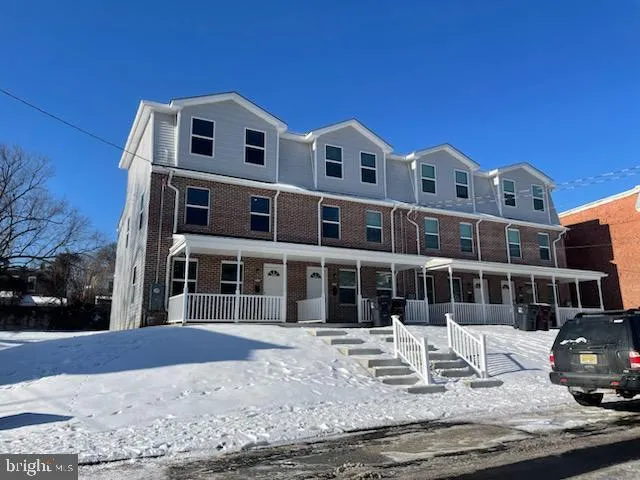 Wilmington, Delaware 19802, United States, 3 Bedrooms Bedrooms, ,3 BathroomsBathrooms,Residential,Pending,58191