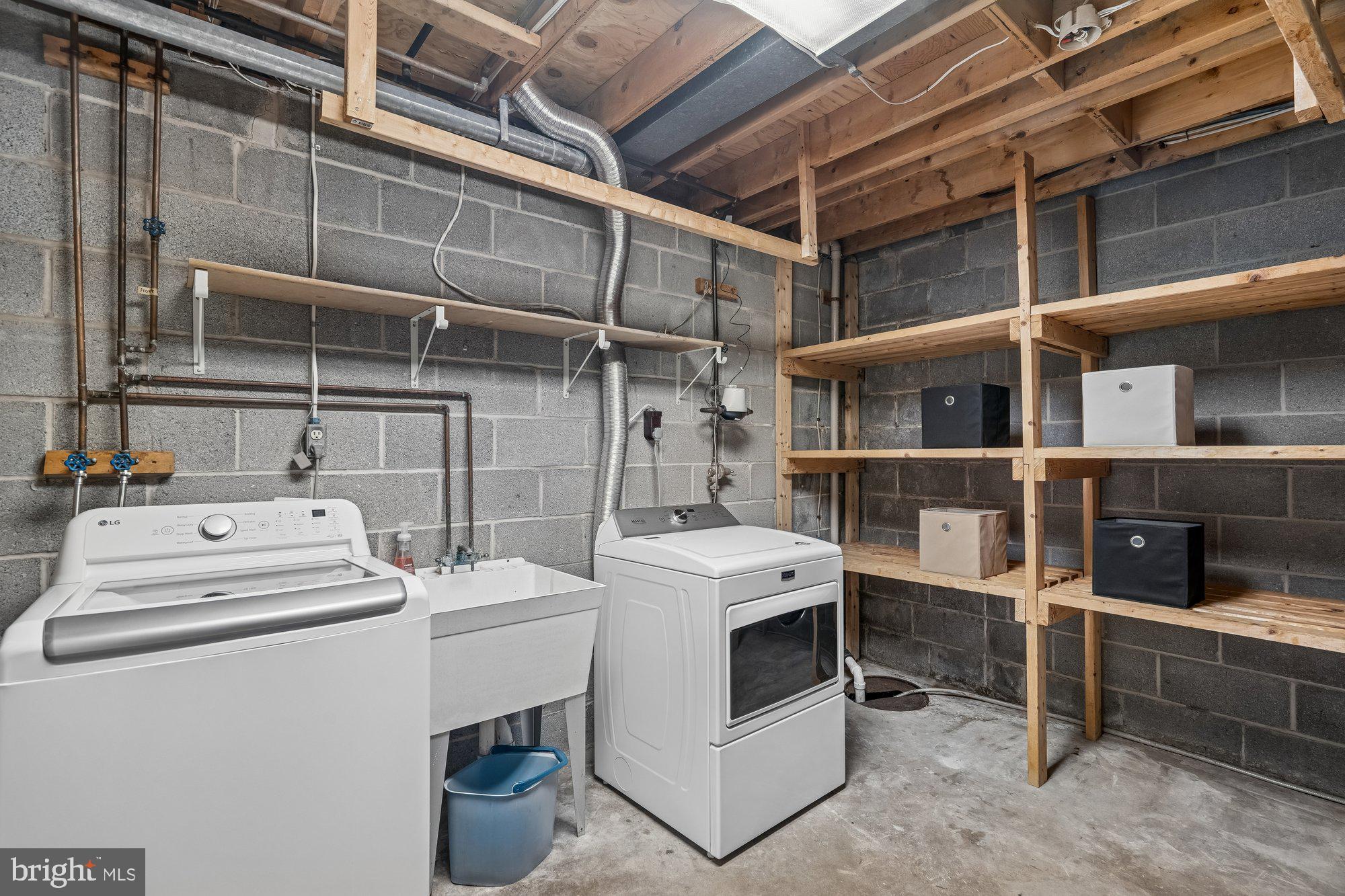 GOVERNORS LANDING - Residential