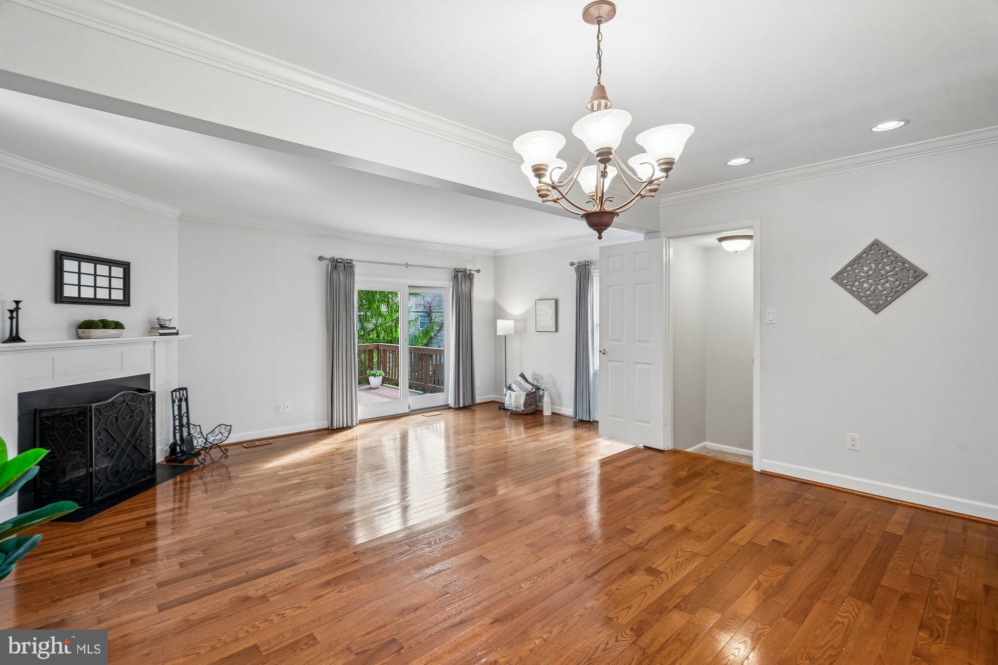 GOVERNORS LANDING - Residential