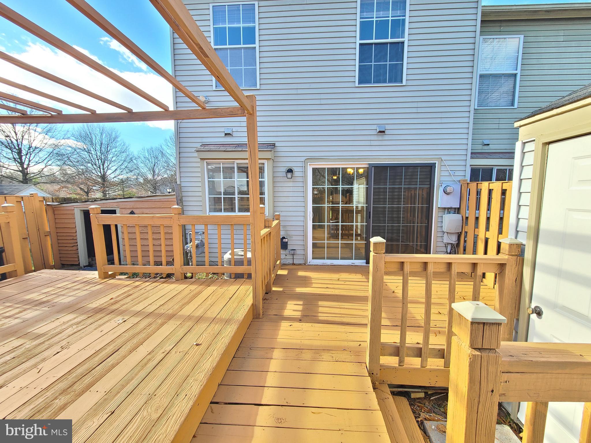 LANDSDOWNE - Residential Lease