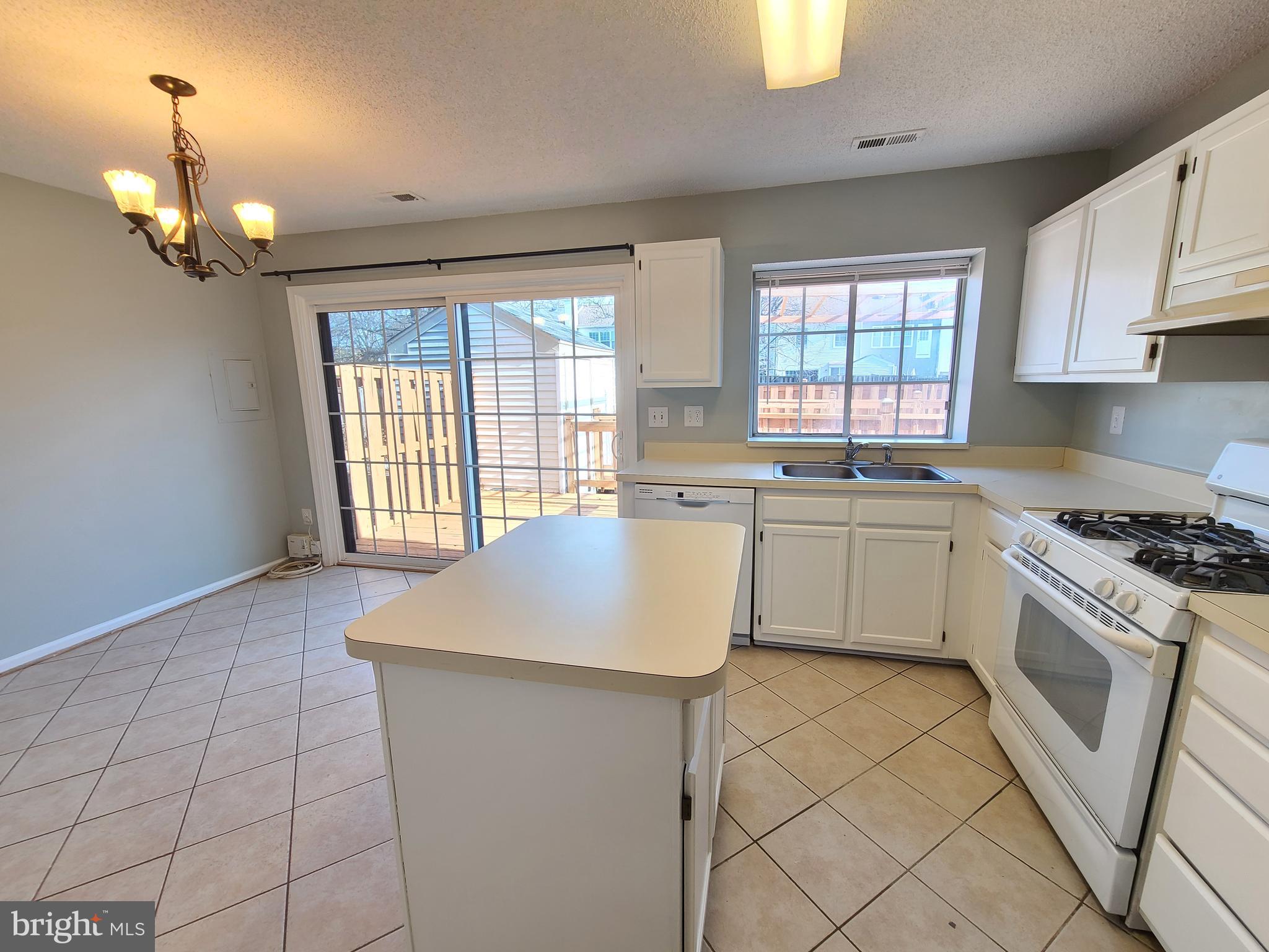 LANDSDOWNE - Residential Lease