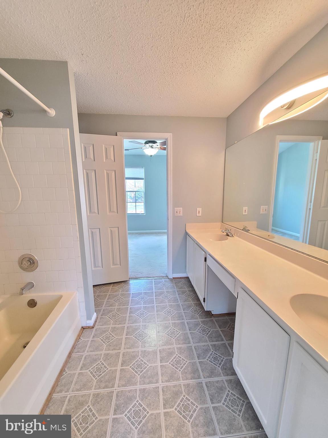 LANDSDOWNE - Residential Lease