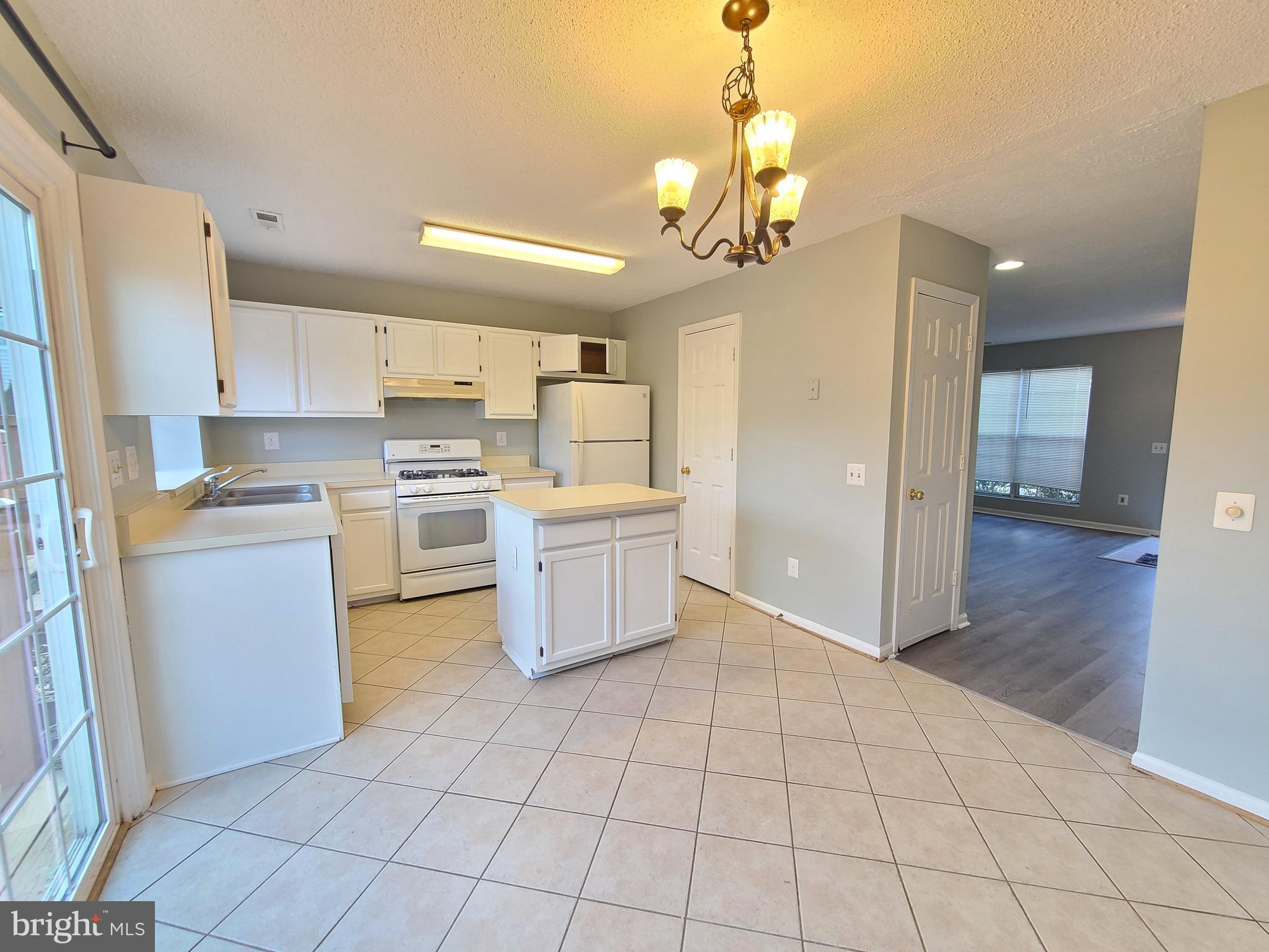 LANDSDOWNE - Residential Lease