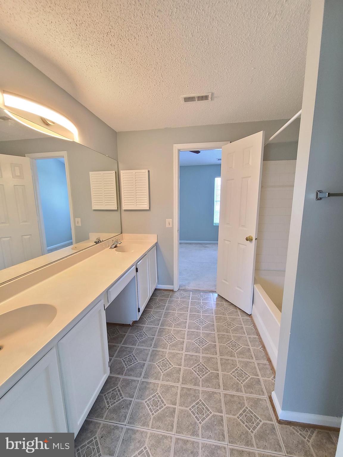 LANDSDOWNE - Residential Lease