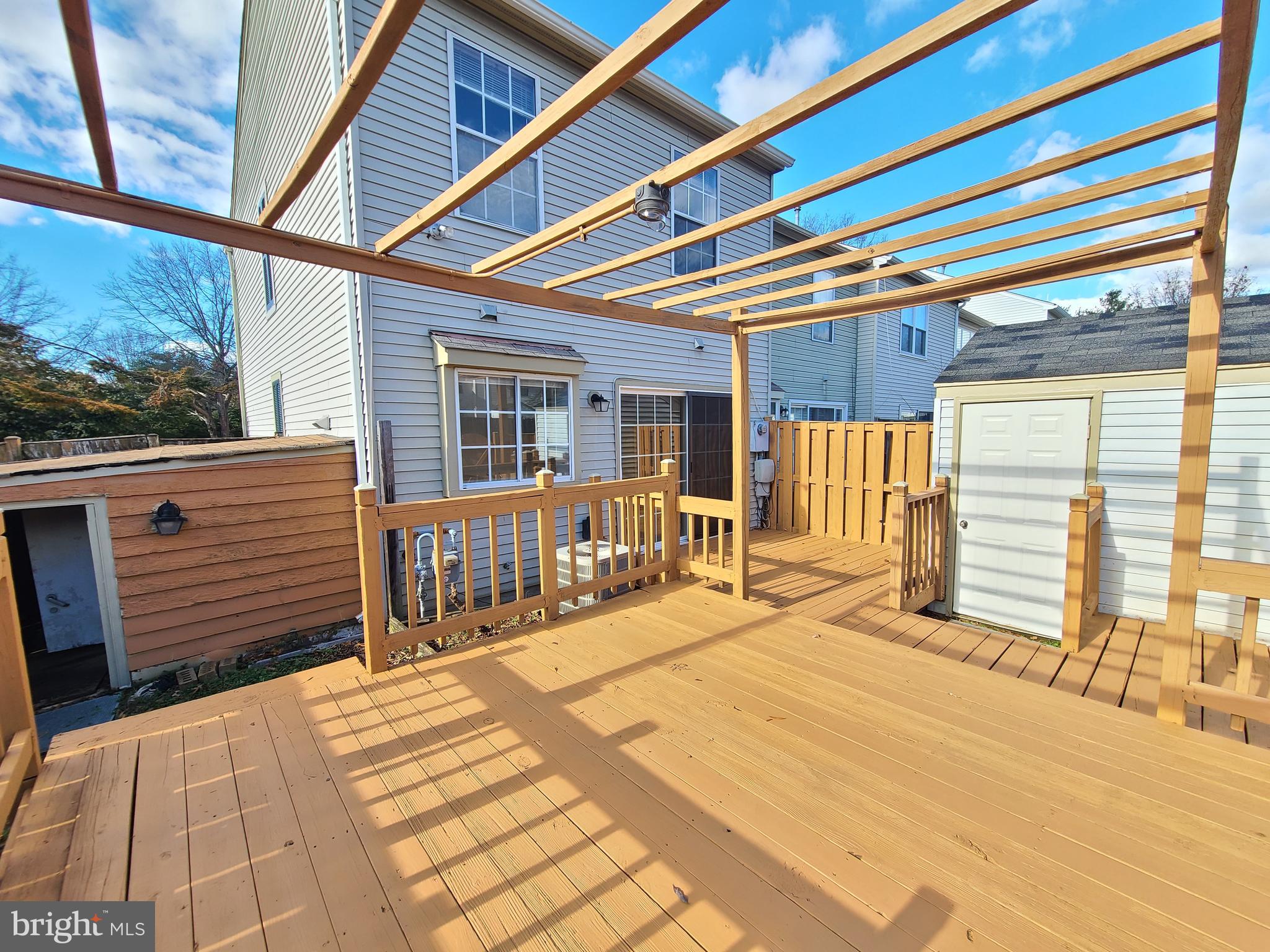 LANDSDOWNE - Residential Lease