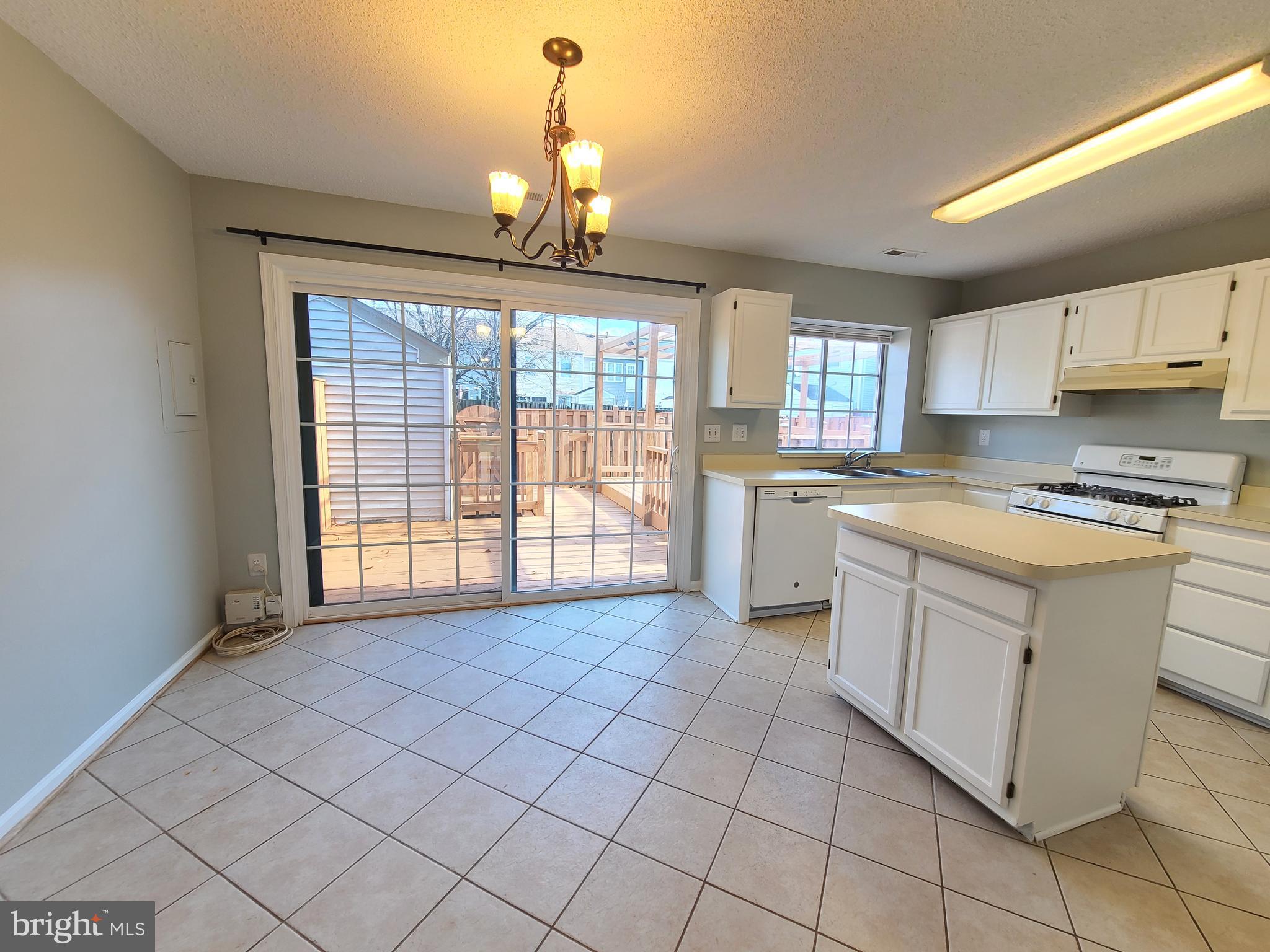 LANDSDOWNE - Residential Lease