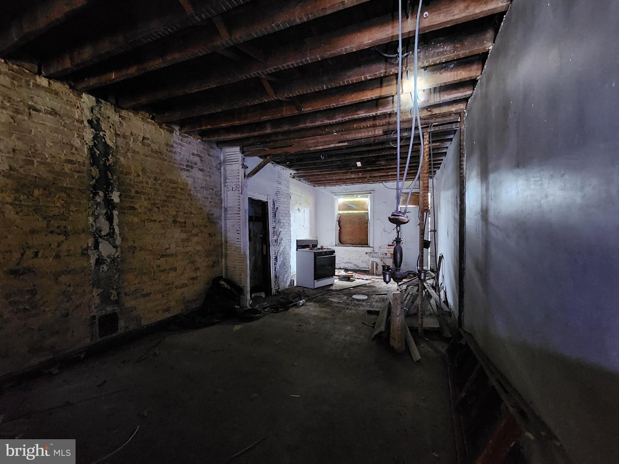 BROADWAY EAST - Residential