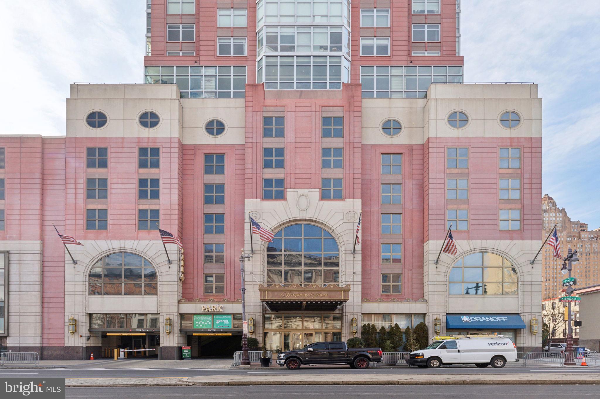 AVENUE OF THE ARTS - Residential